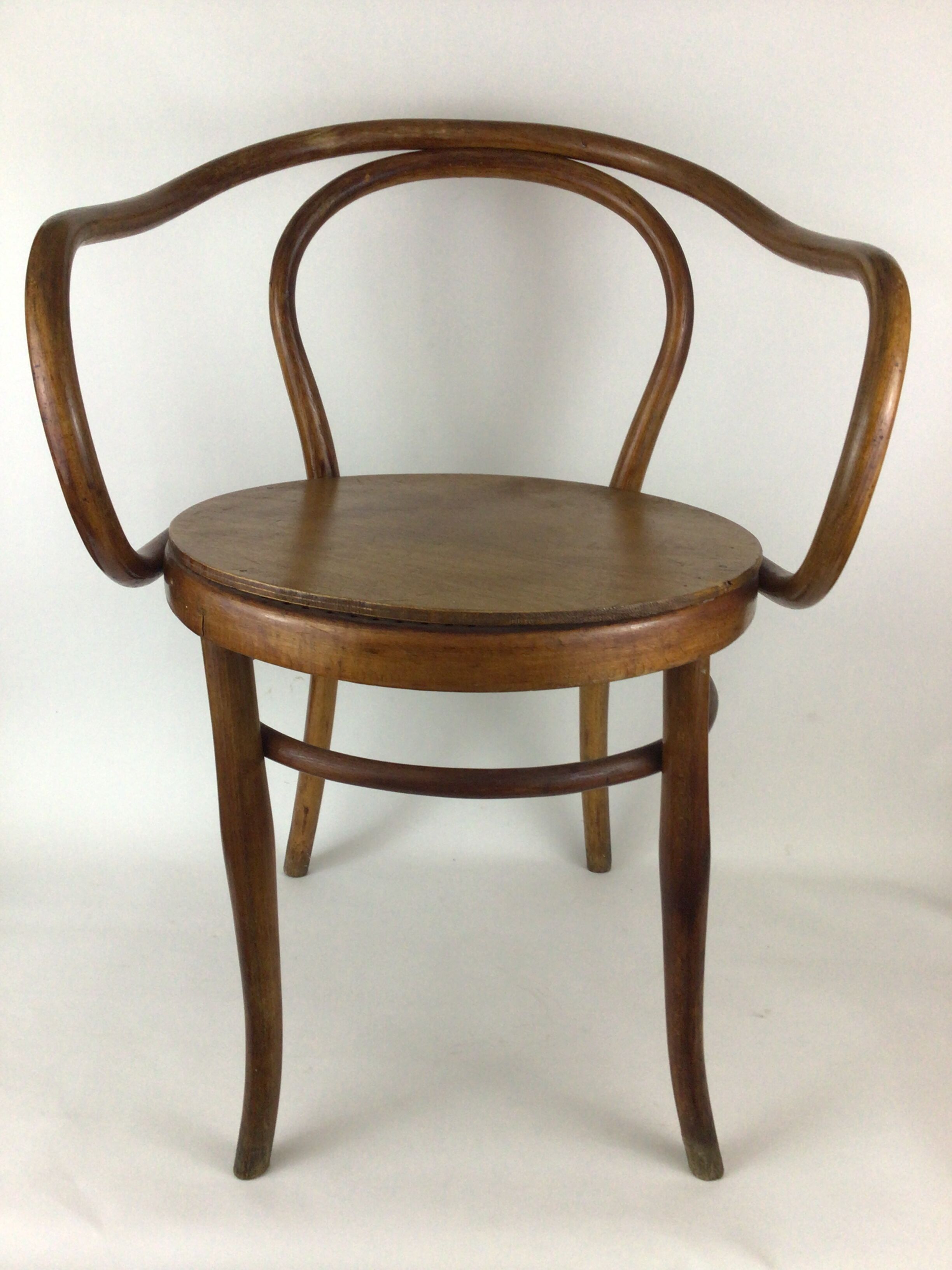Fauteuil en bois courbé dit le Corbusier J&J Kohn