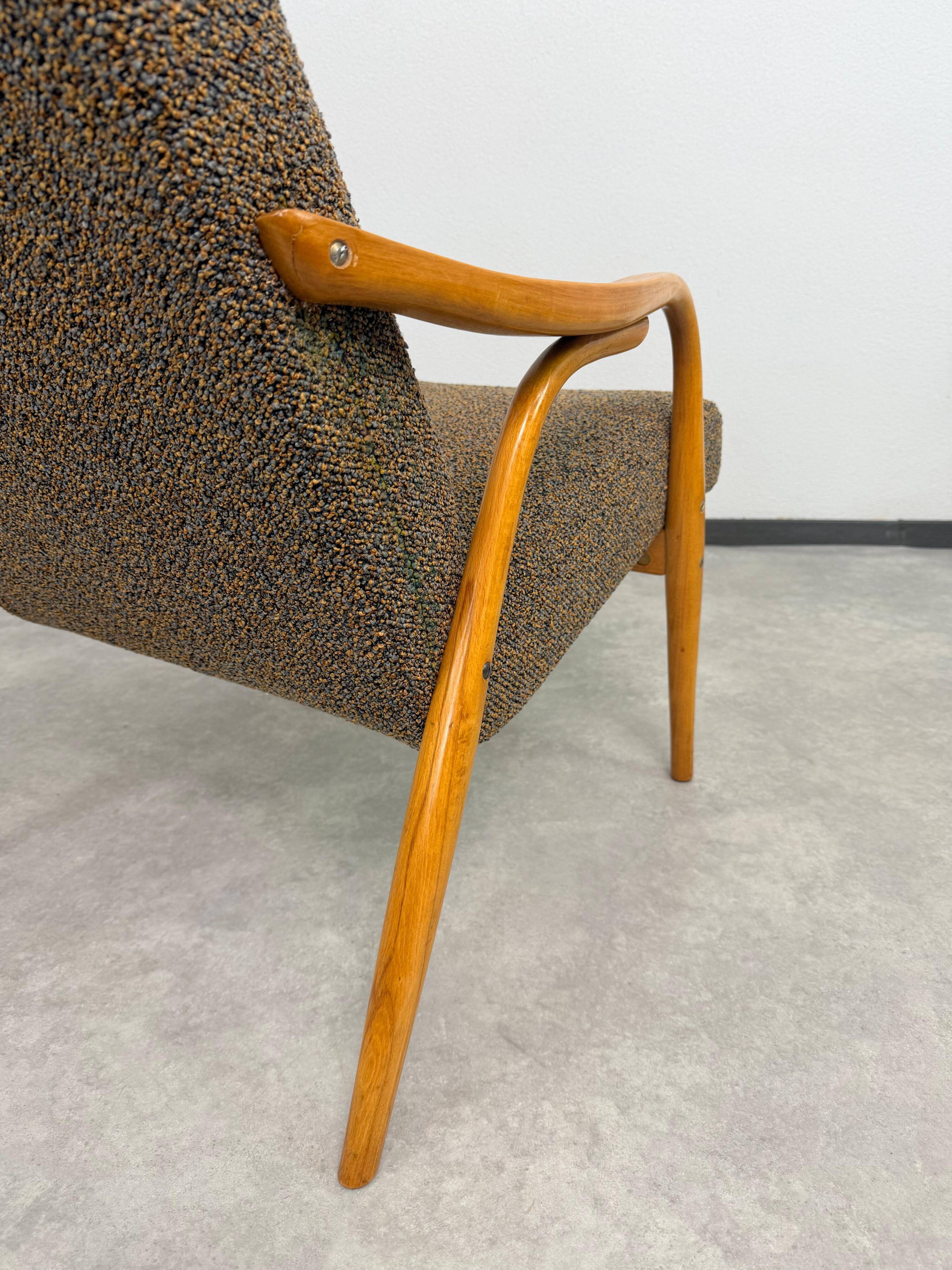 Mid-century modern armchairs Ton 947 by Antonín Šuman