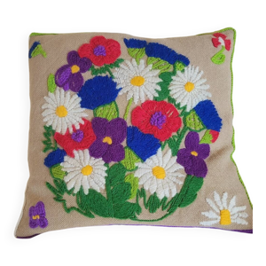 coussin brodé vintage