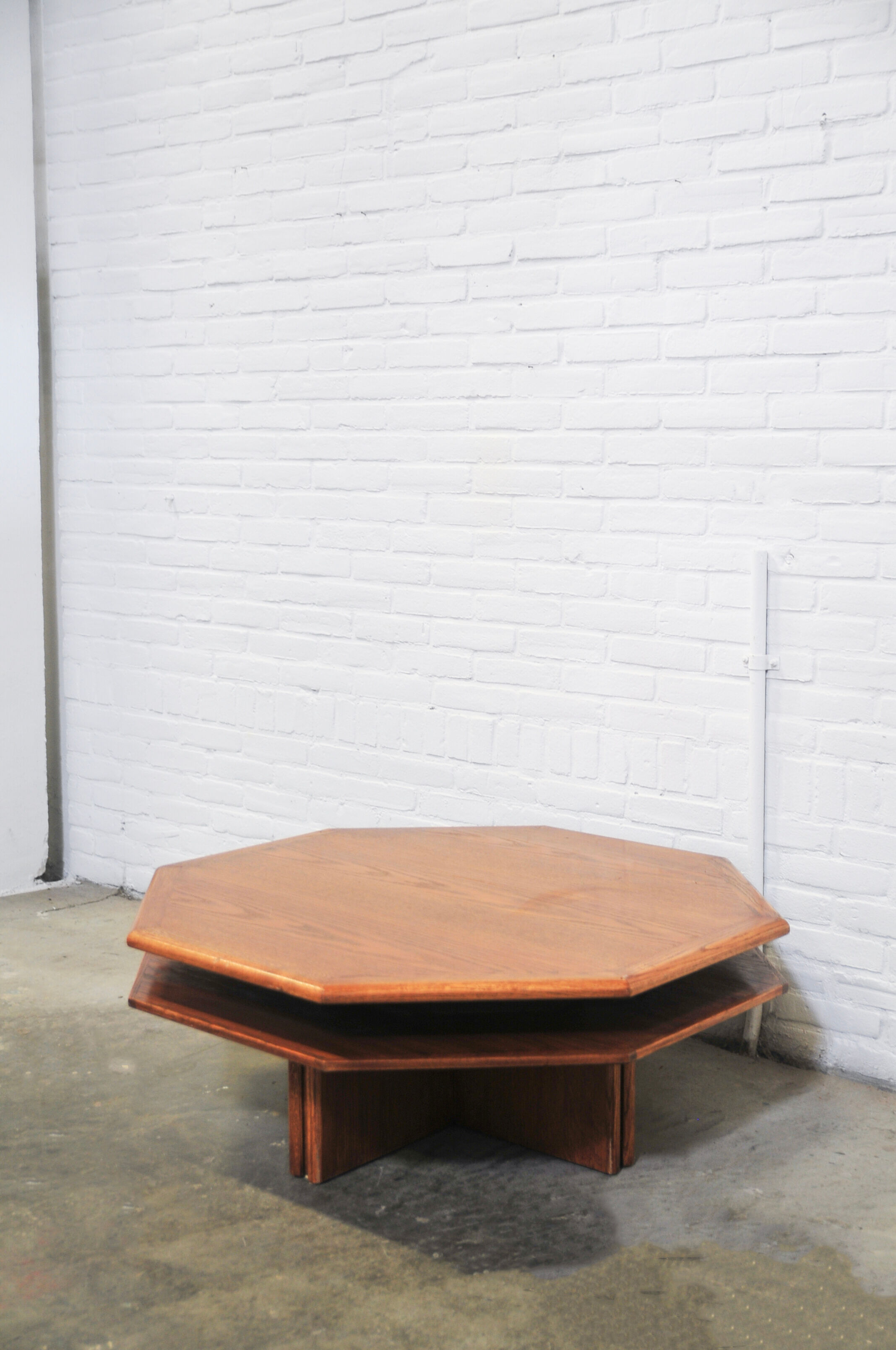 Hexagonal wooden coffee table with plateau