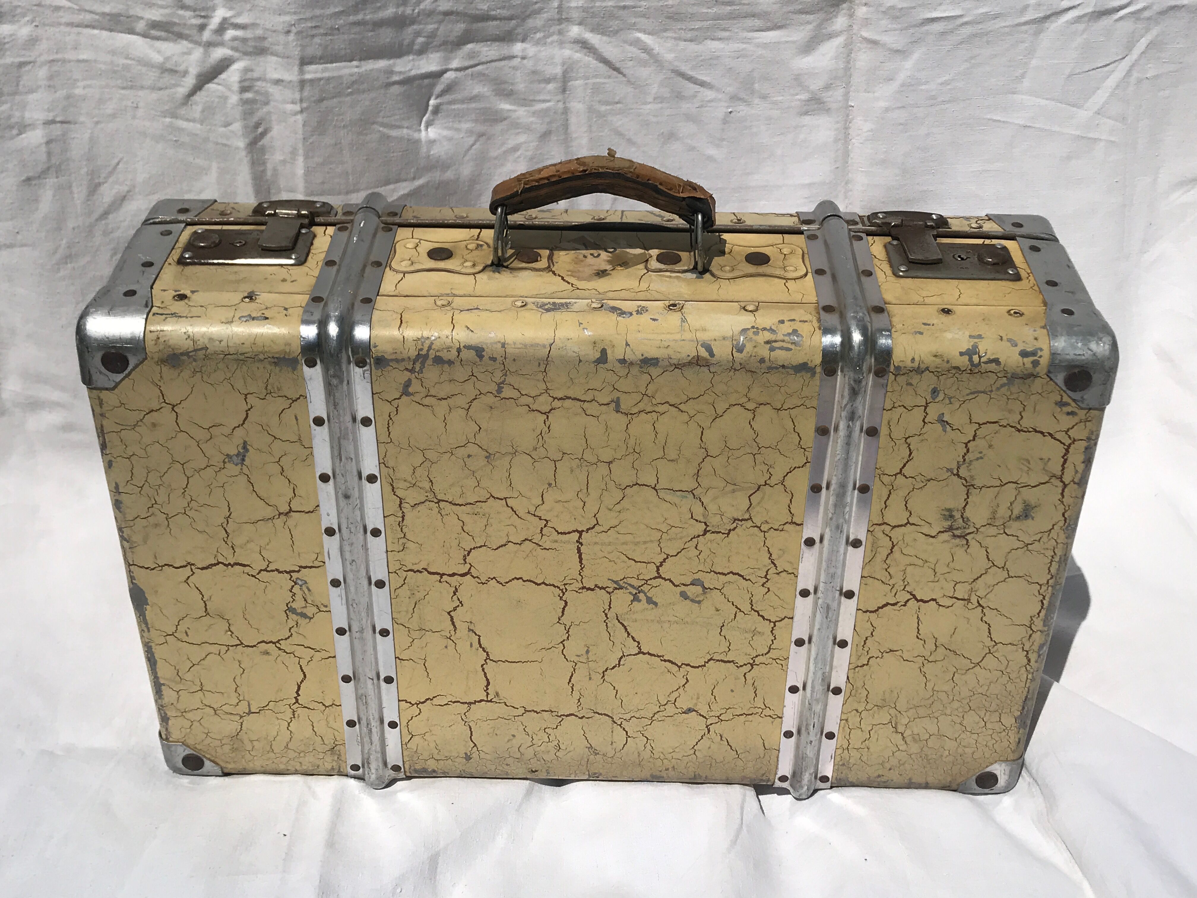 Valise vintage en aluminium