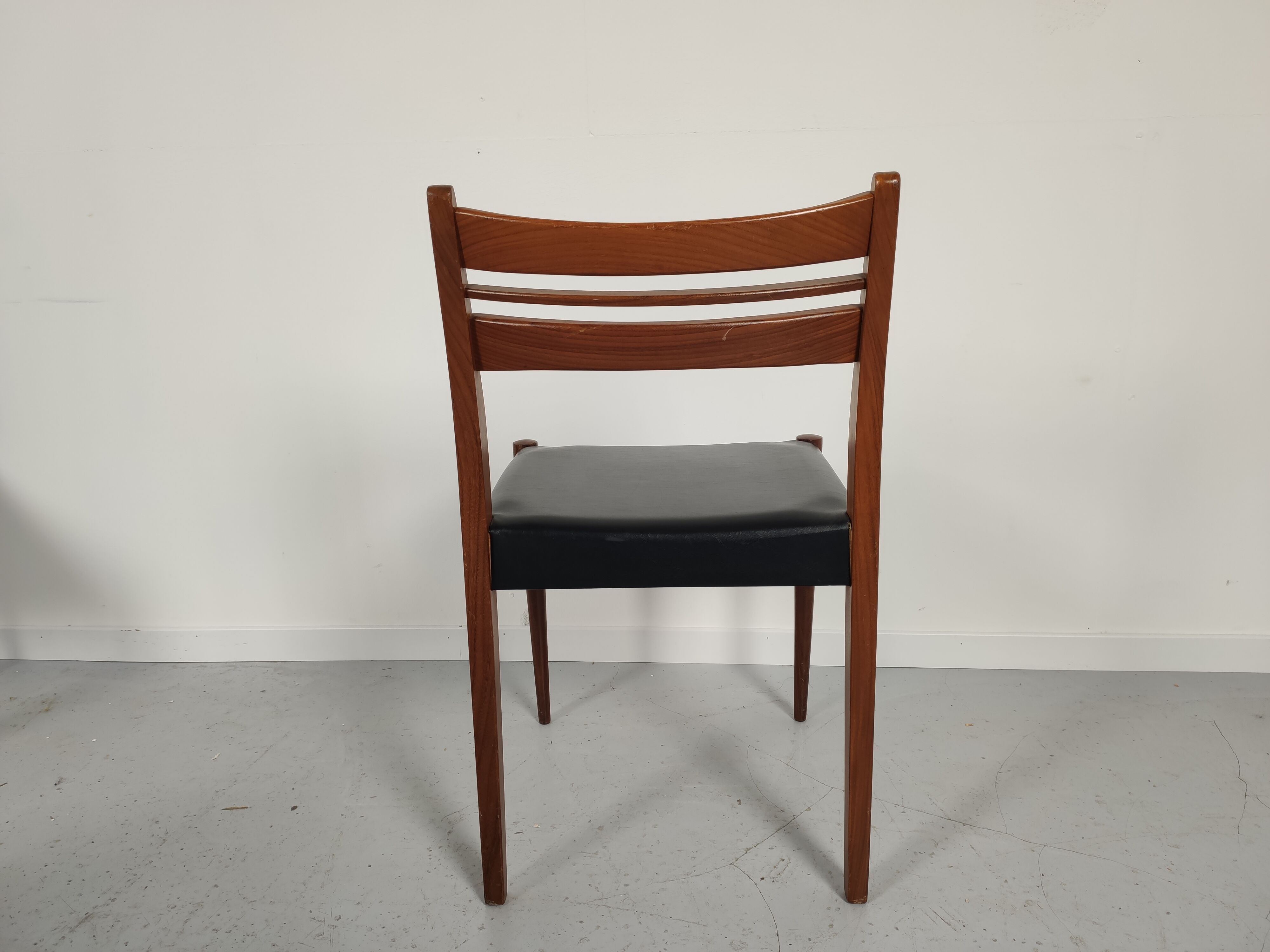 Lot of 6 vintage skai Scandinavian chairs 60s/70s