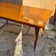 Table avec belle marqueterie