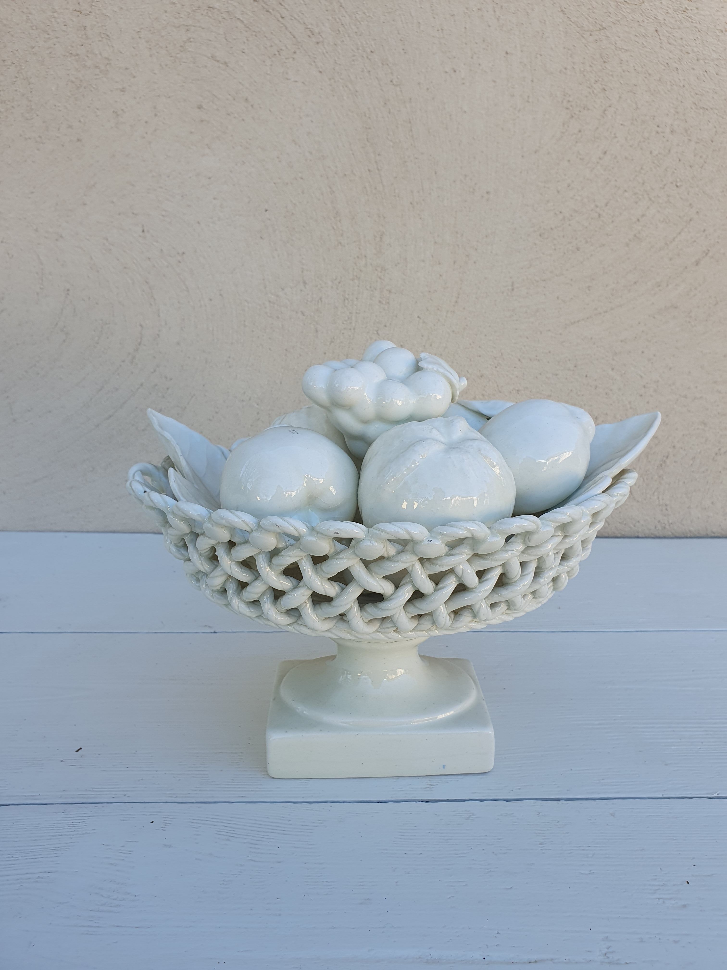 Trompe l'oeil fruit cup