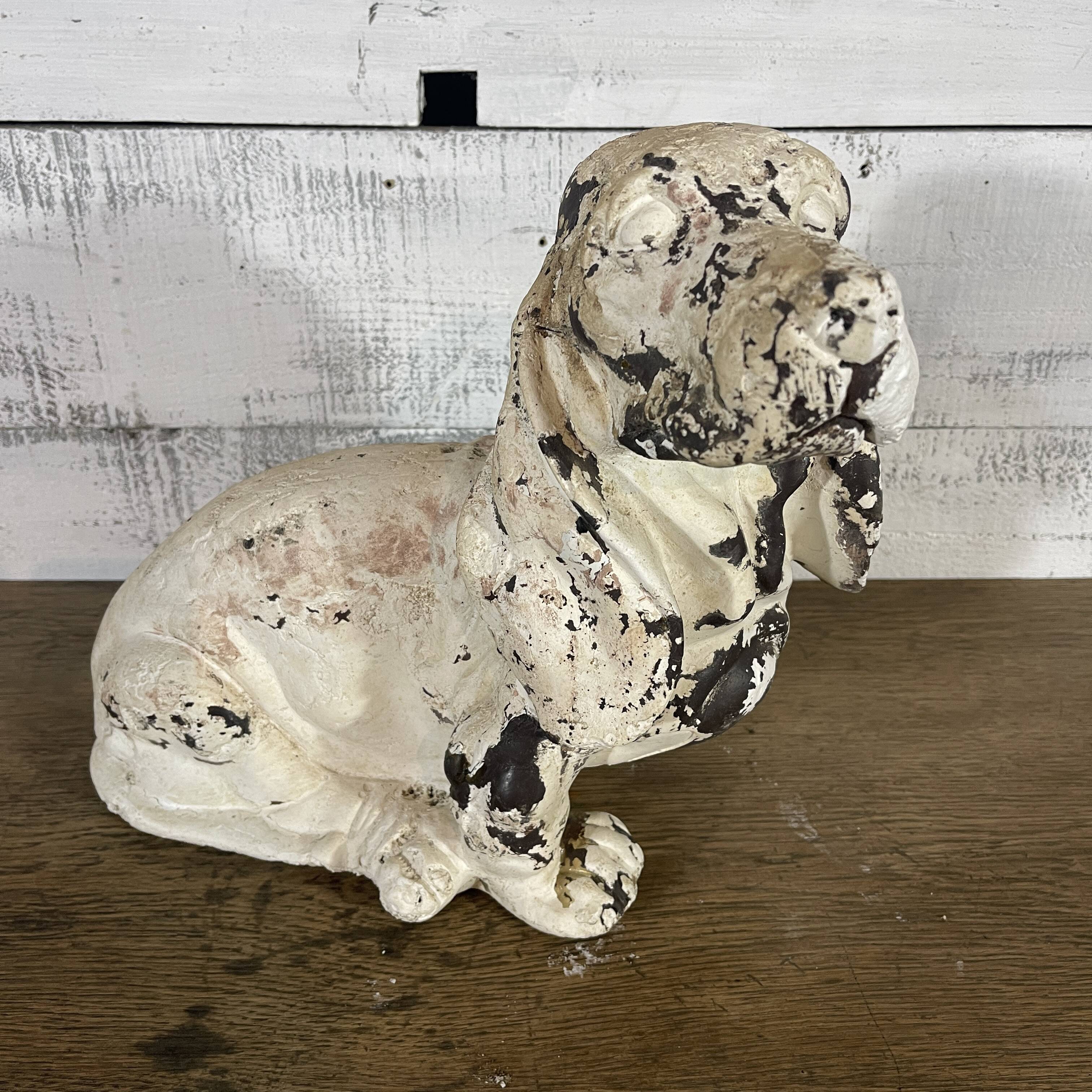 Chien en plâtre