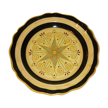Flat black and yellow HB Quimper, 36 cm