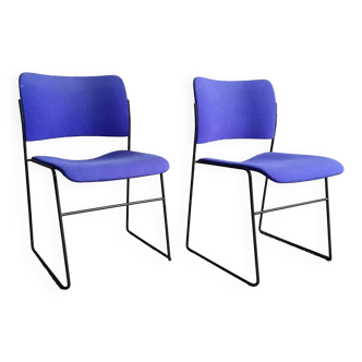Paire de chaises empilables 40/4 Howe bleues par David Rowland