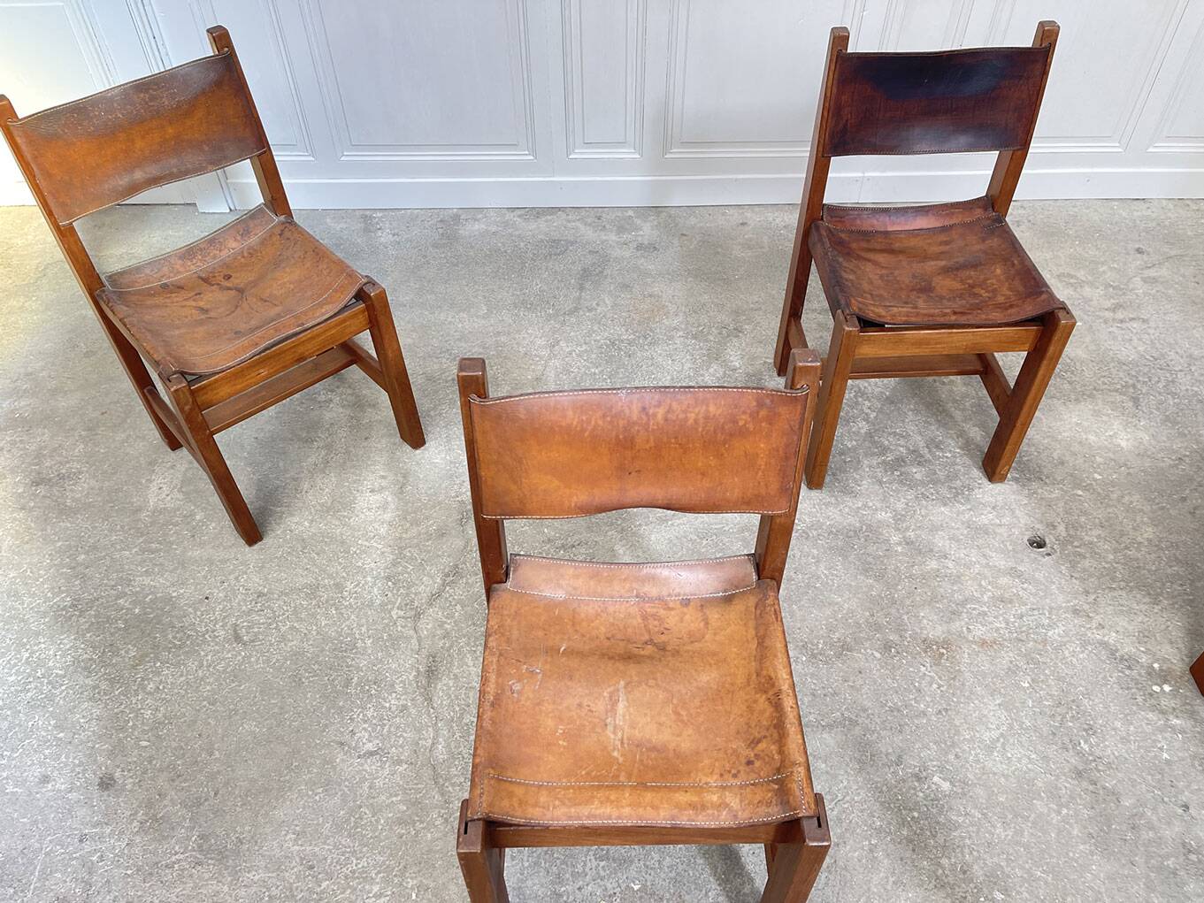 Set of 6 Maison Regain chairs in leather and elm