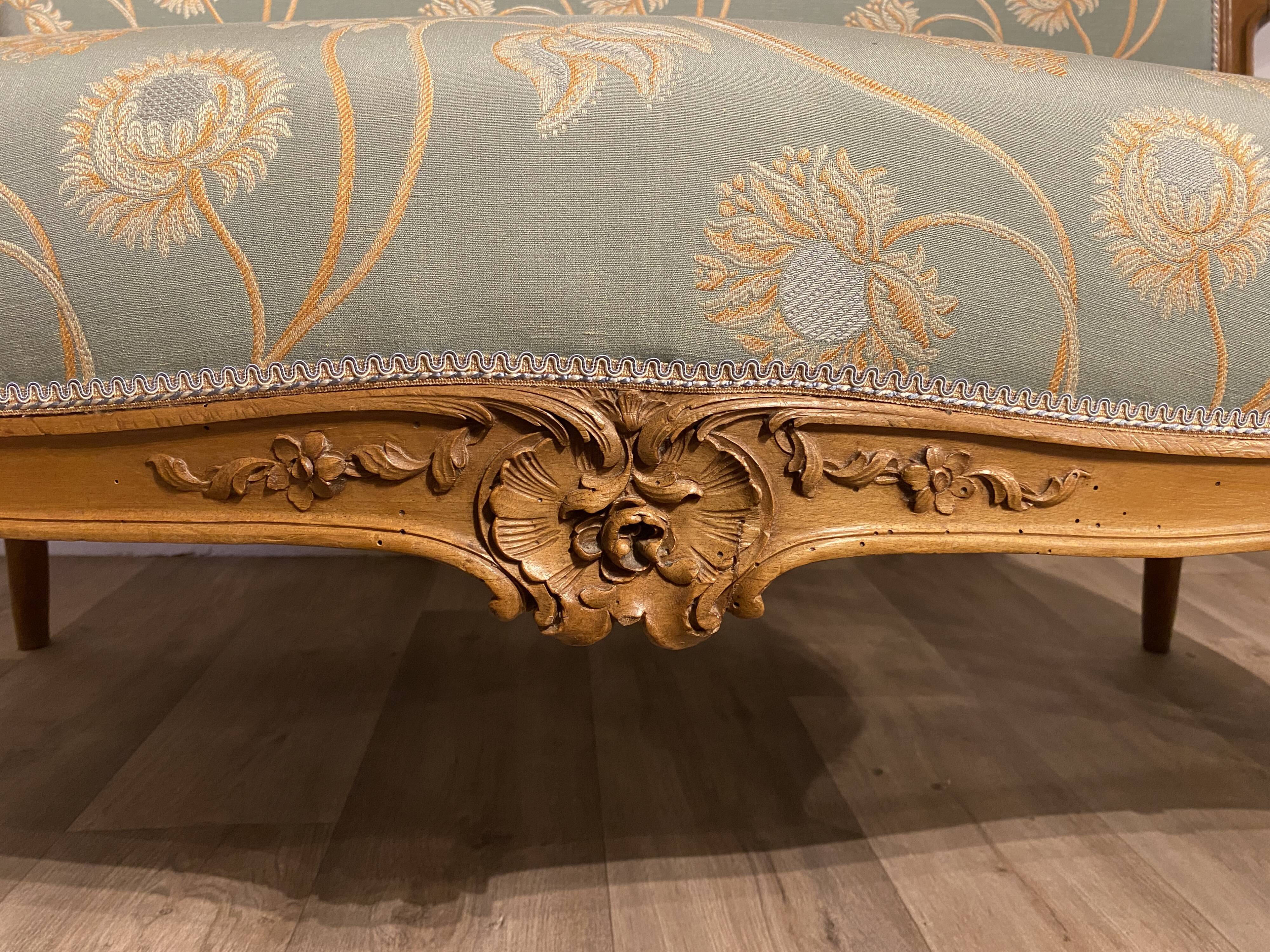 Walnut sofa style louis XV