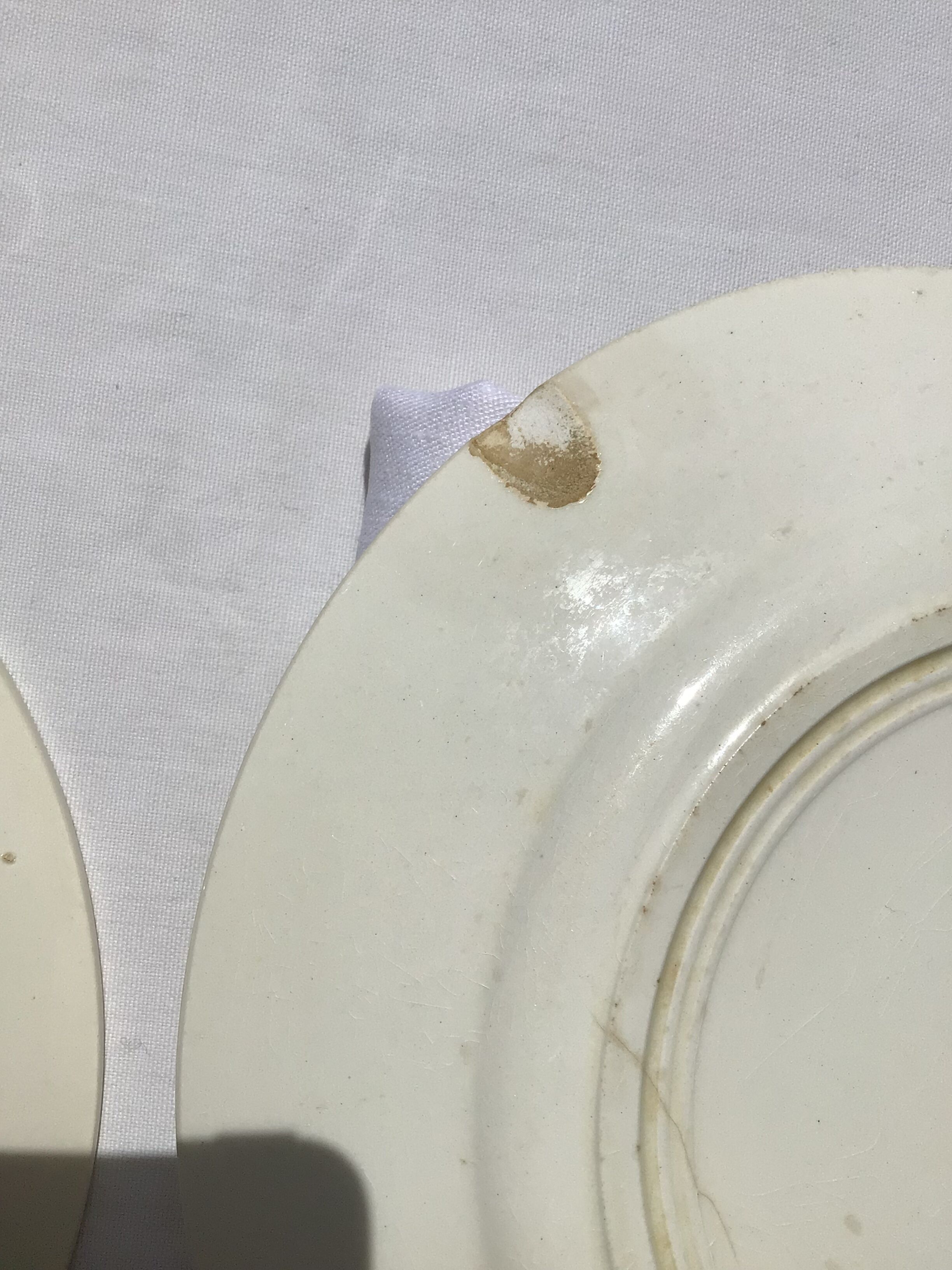 10 assiettes plates Badonviller modèle Juliette  tulipes bordeaux