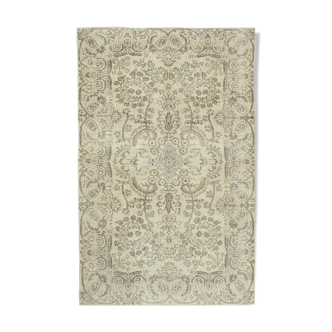 Hand-knotted turkish beige rug 180 x 281 cm