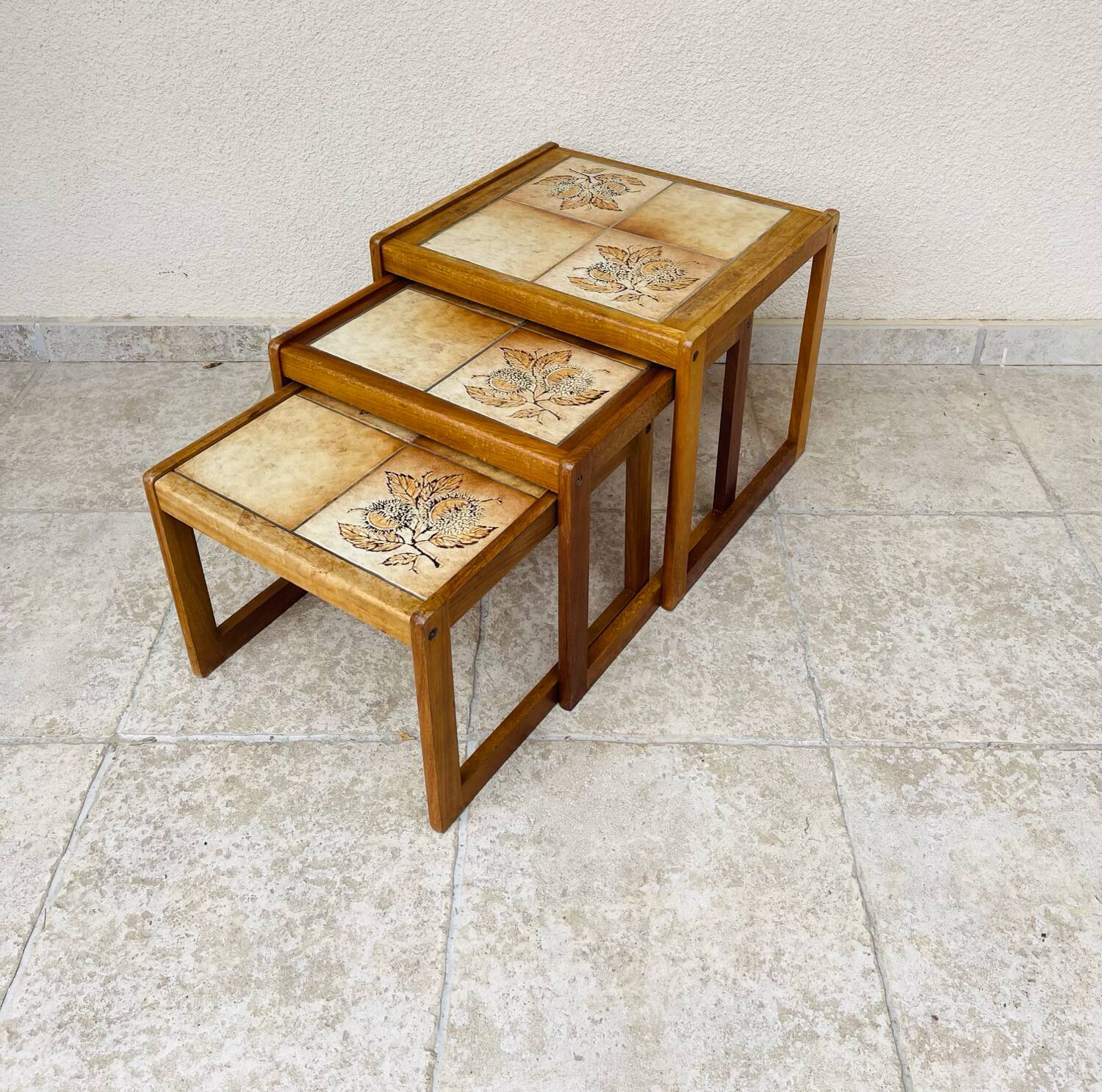 Vintage 1960 nesting coffee table