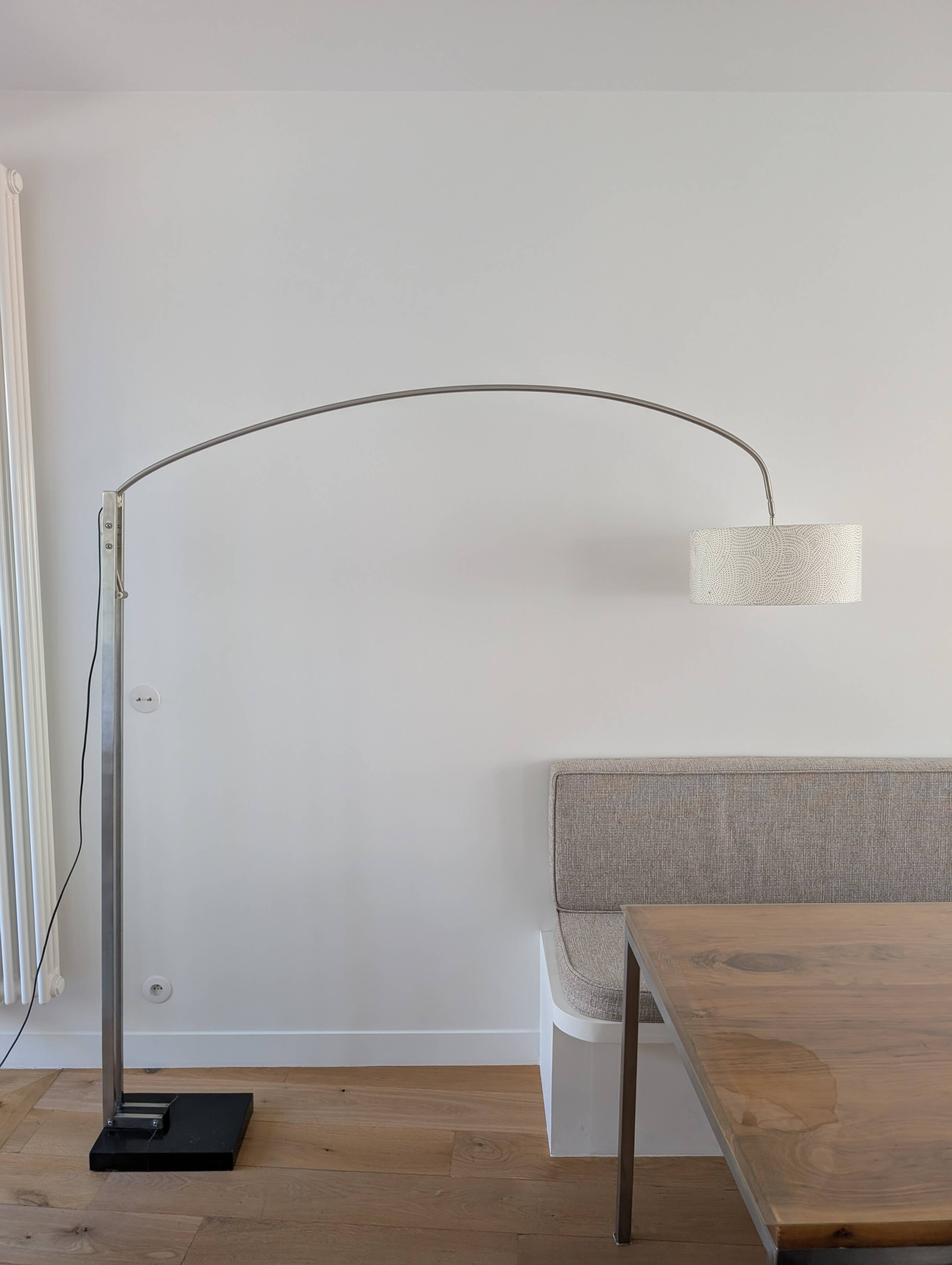 Lampadaire arc pliable
