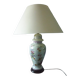 Lampe en porcelaine peinte à décor de fleurs
