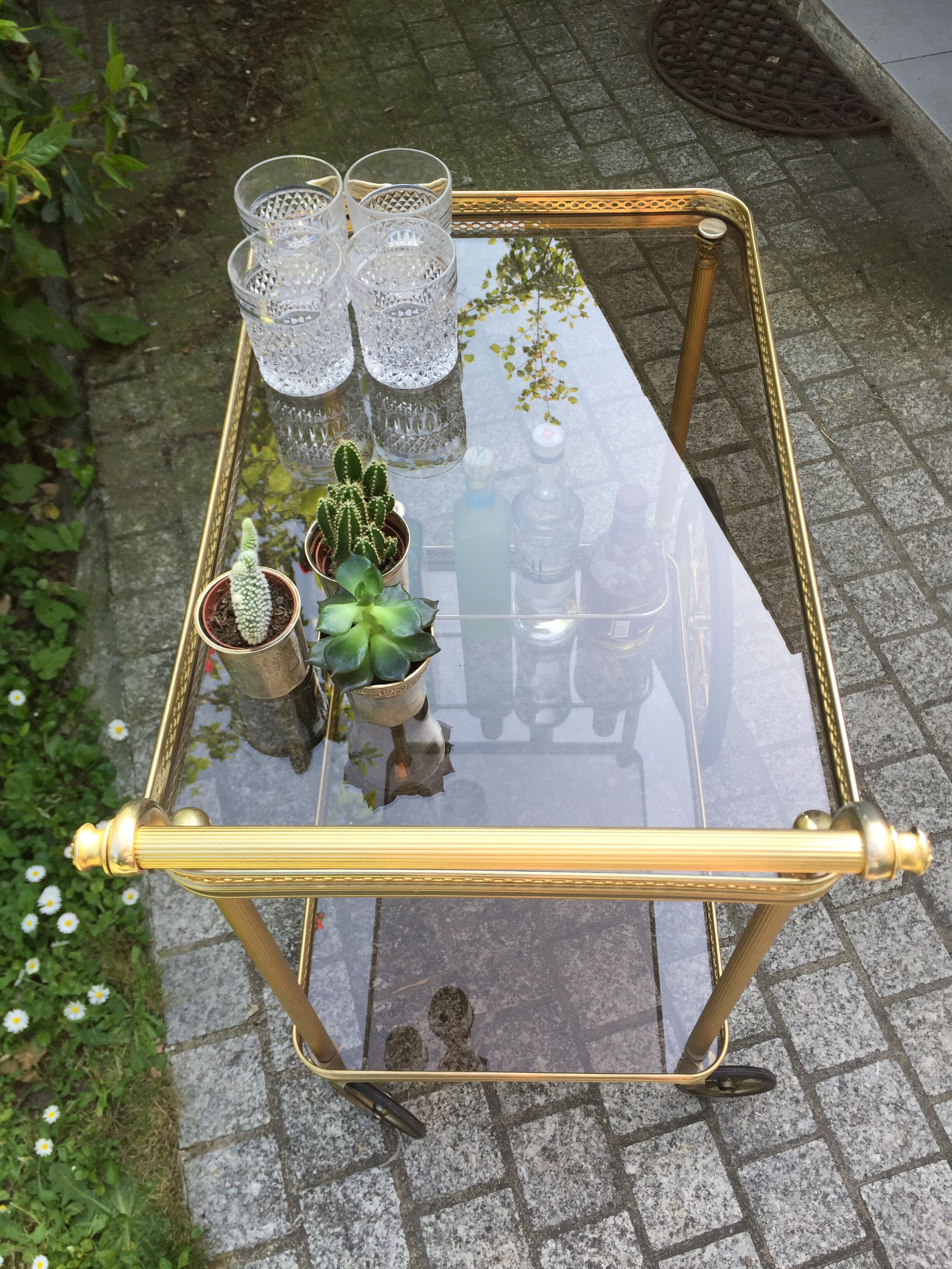 Serving wheels in gold metal & glass vintage 1960