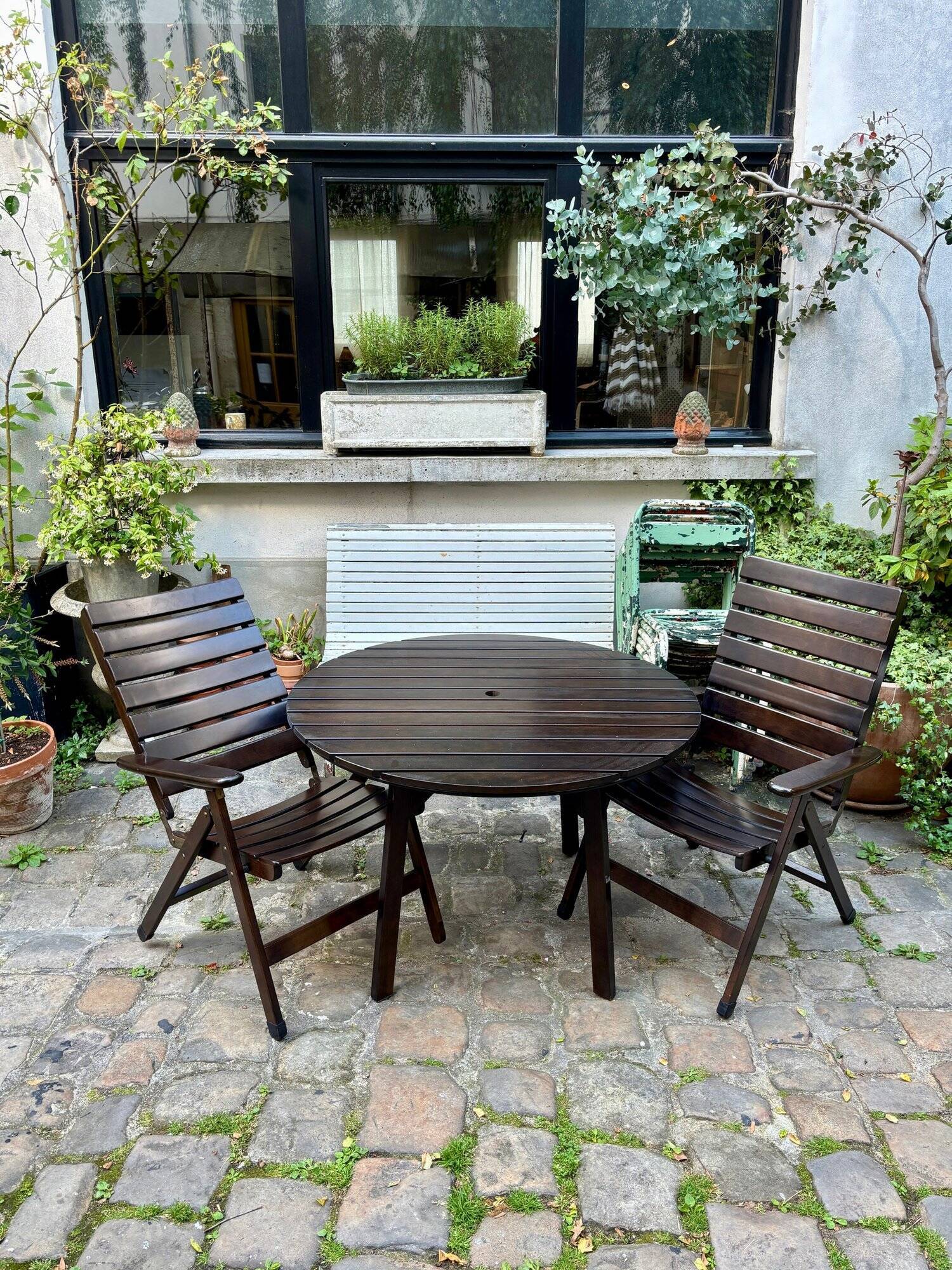 EMU dark wood garden furniture set - 2 folding armchairs and 1 table