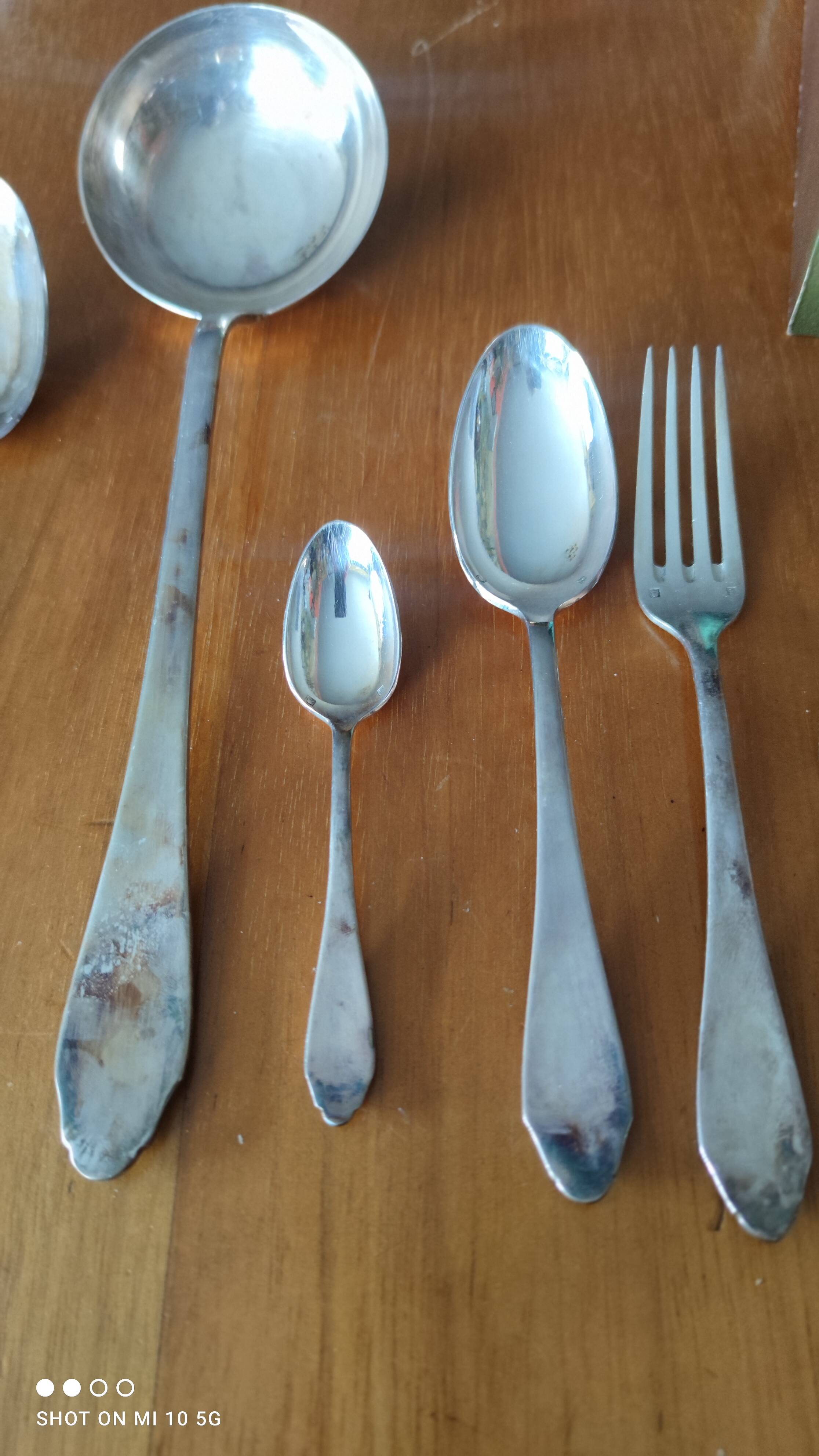 Silver-plated flatware set with its original silver-plated metal box, Maison St Médard silversmiths, circa 1950