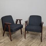Paire de fauteuils 366 conçus dans les années 1960 par Jozef Chierowski