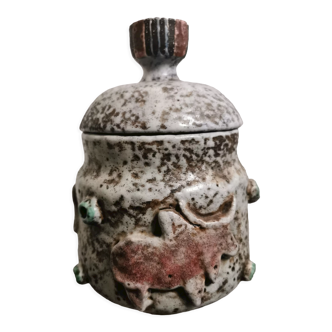 Ceramic pot decorated with bulls in relief