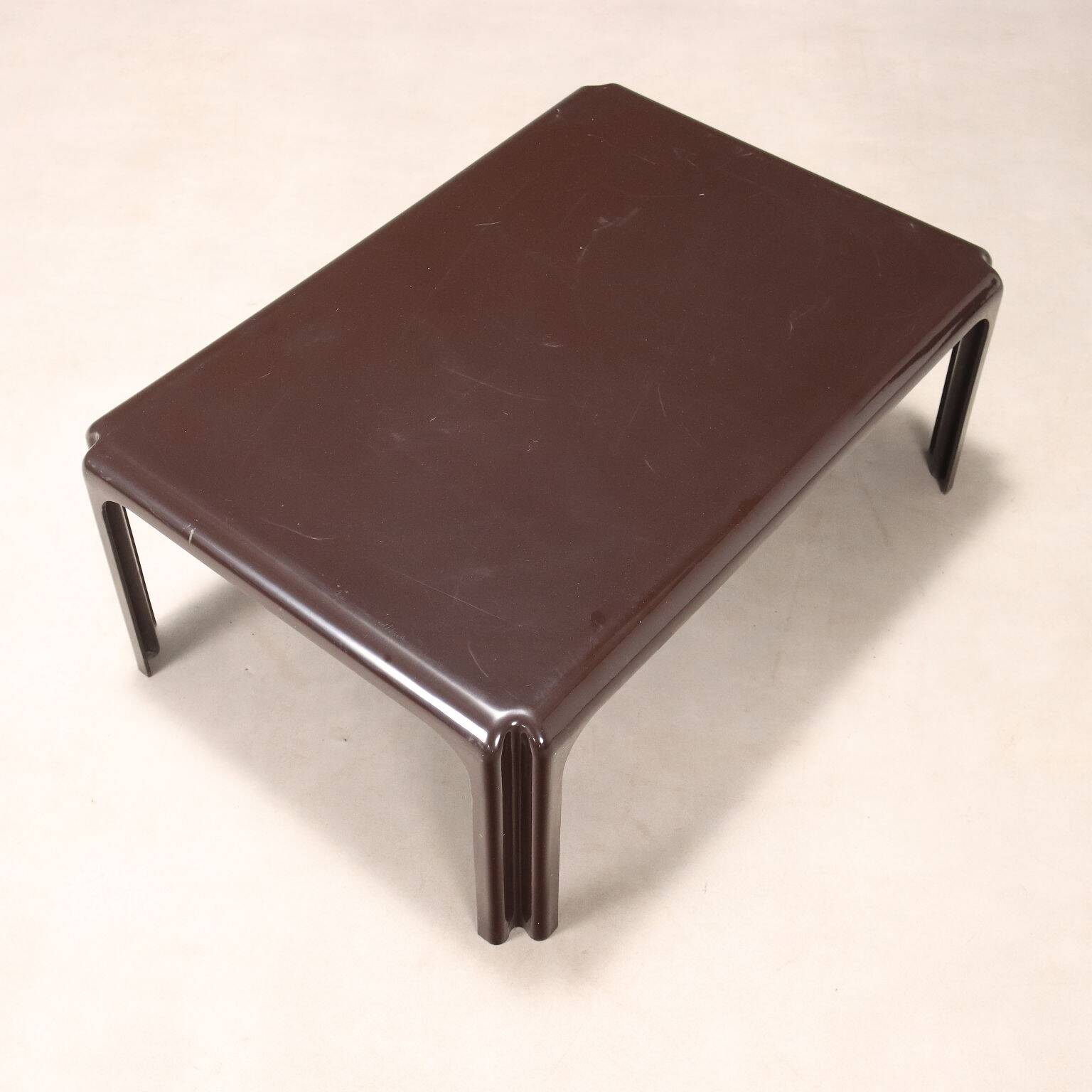 'Arcadia' coffee table Artemide - Design by Vico Magistretti