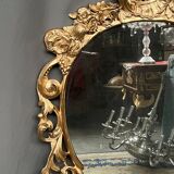 Miroir ancien en bois de style rococo. Noyer massif.