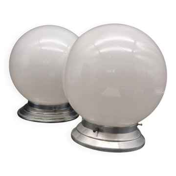 Paire de plafonniers en opaline blanche