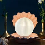 Lampe vintage en forme de coquillage en céramique et opaline.