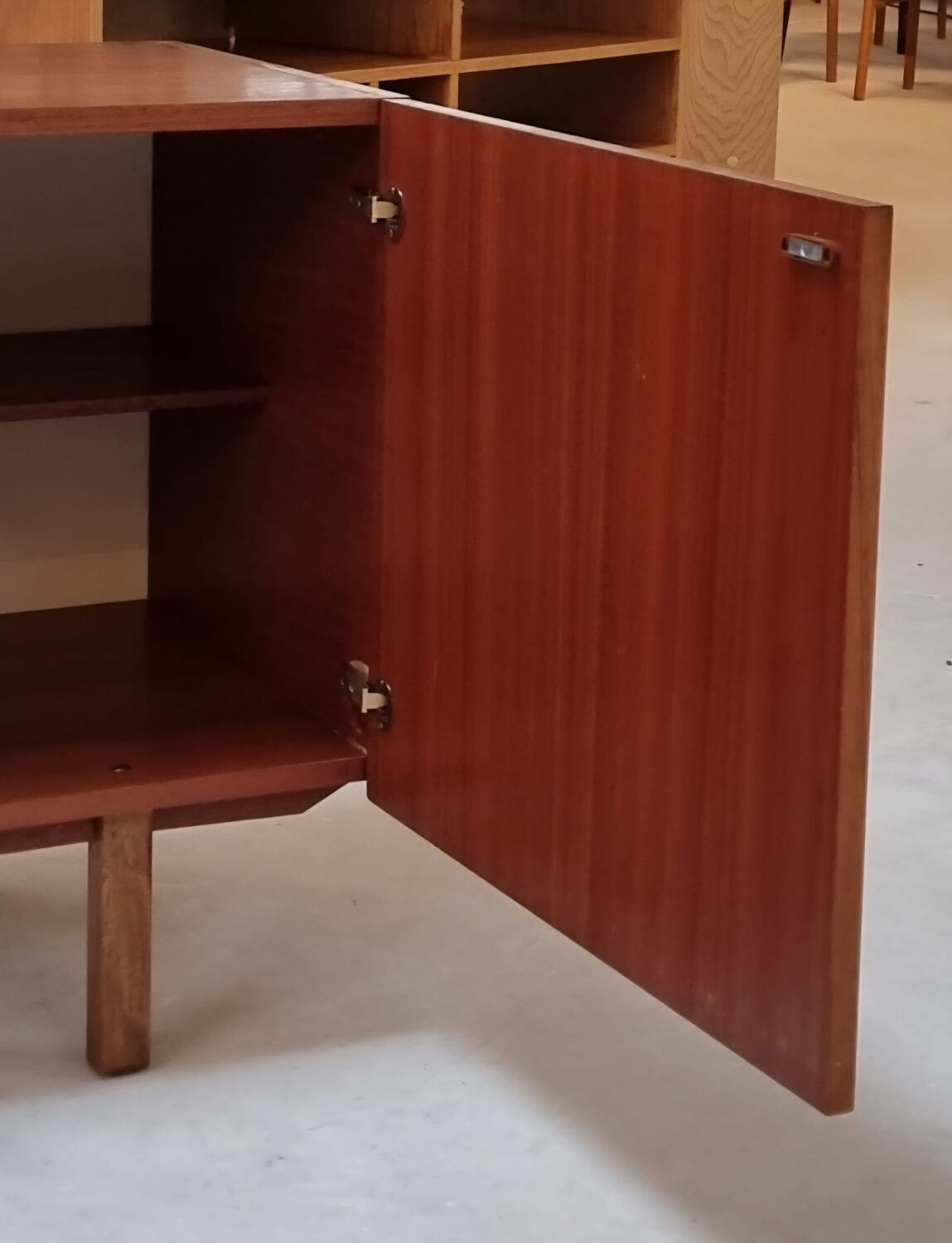 Lowboard du milieu du siècle