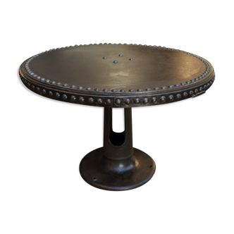 Industrial round table in riveted metal 1900