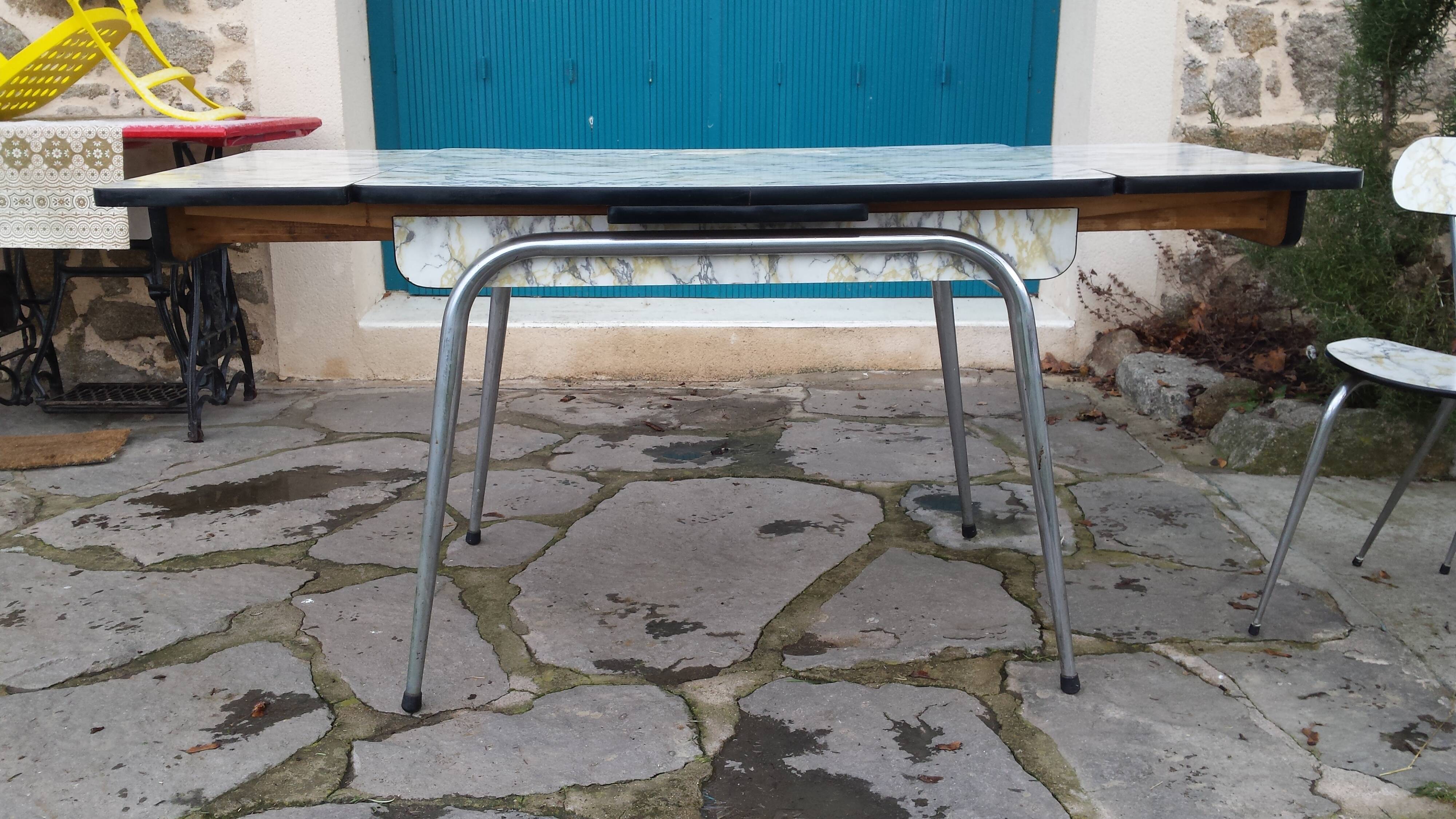 Formica table and 6 chairs