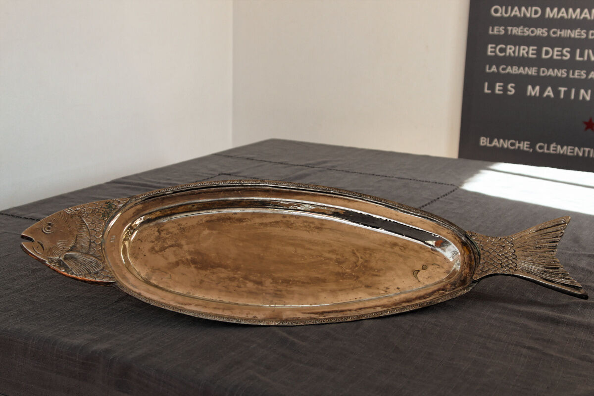 Ancient fish dish in silver metal