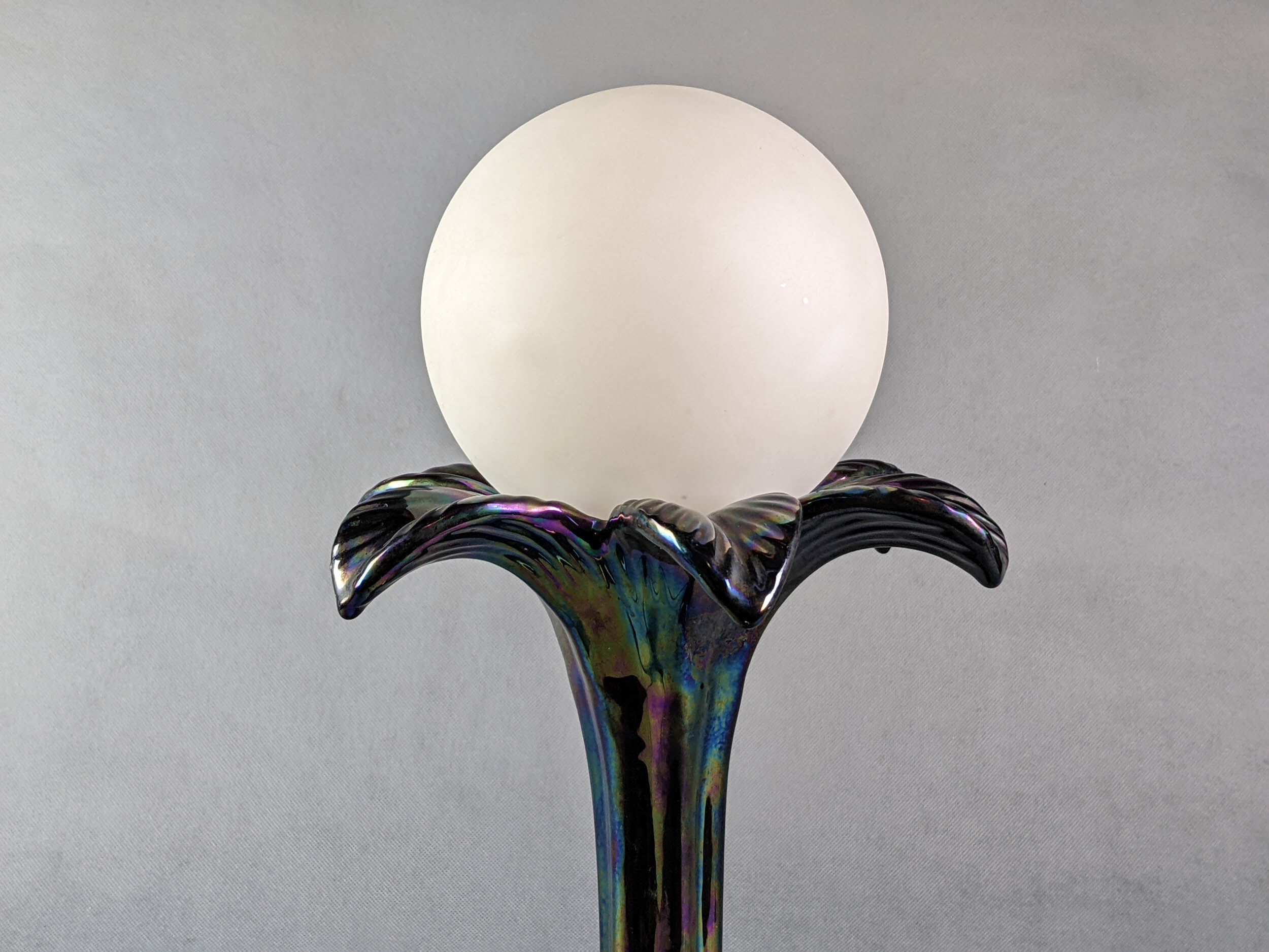Ceramic lamp palm globe, Italian design 70-80, iridescent blue ceramic, white globe