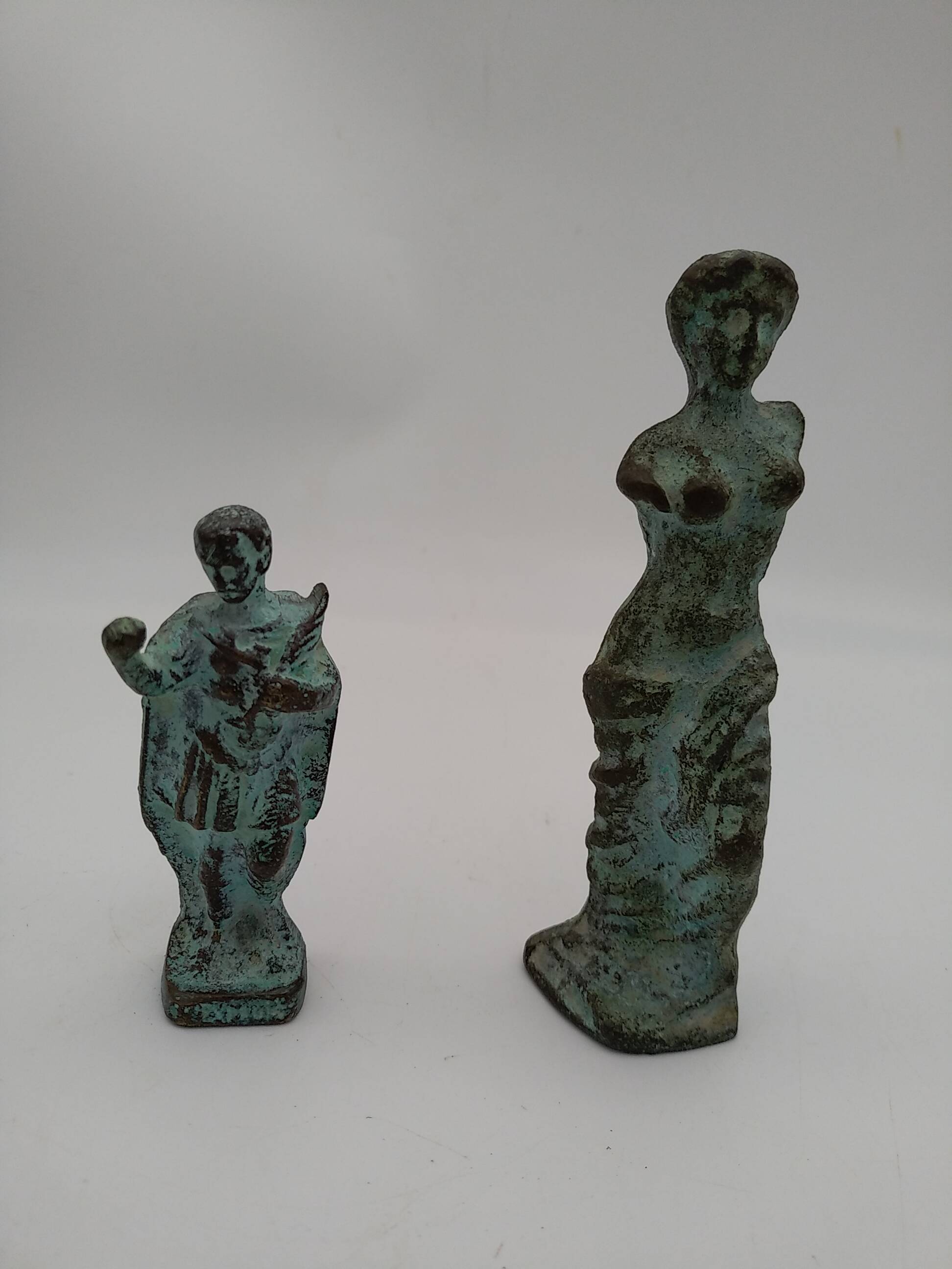 Bronze statuettes Venus de Milo and a Roman.