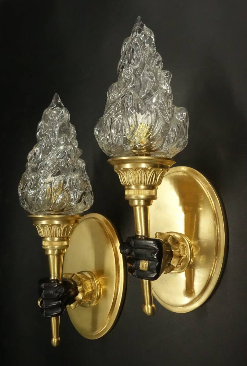 Pair of torchiere wall lights with hands - gilded bronze and black patina