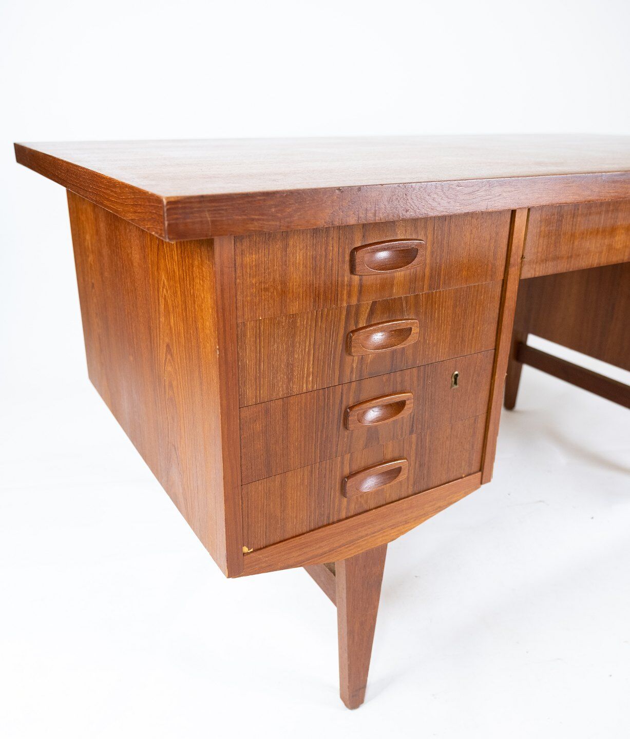Desk in teak of danish design from the 1960s