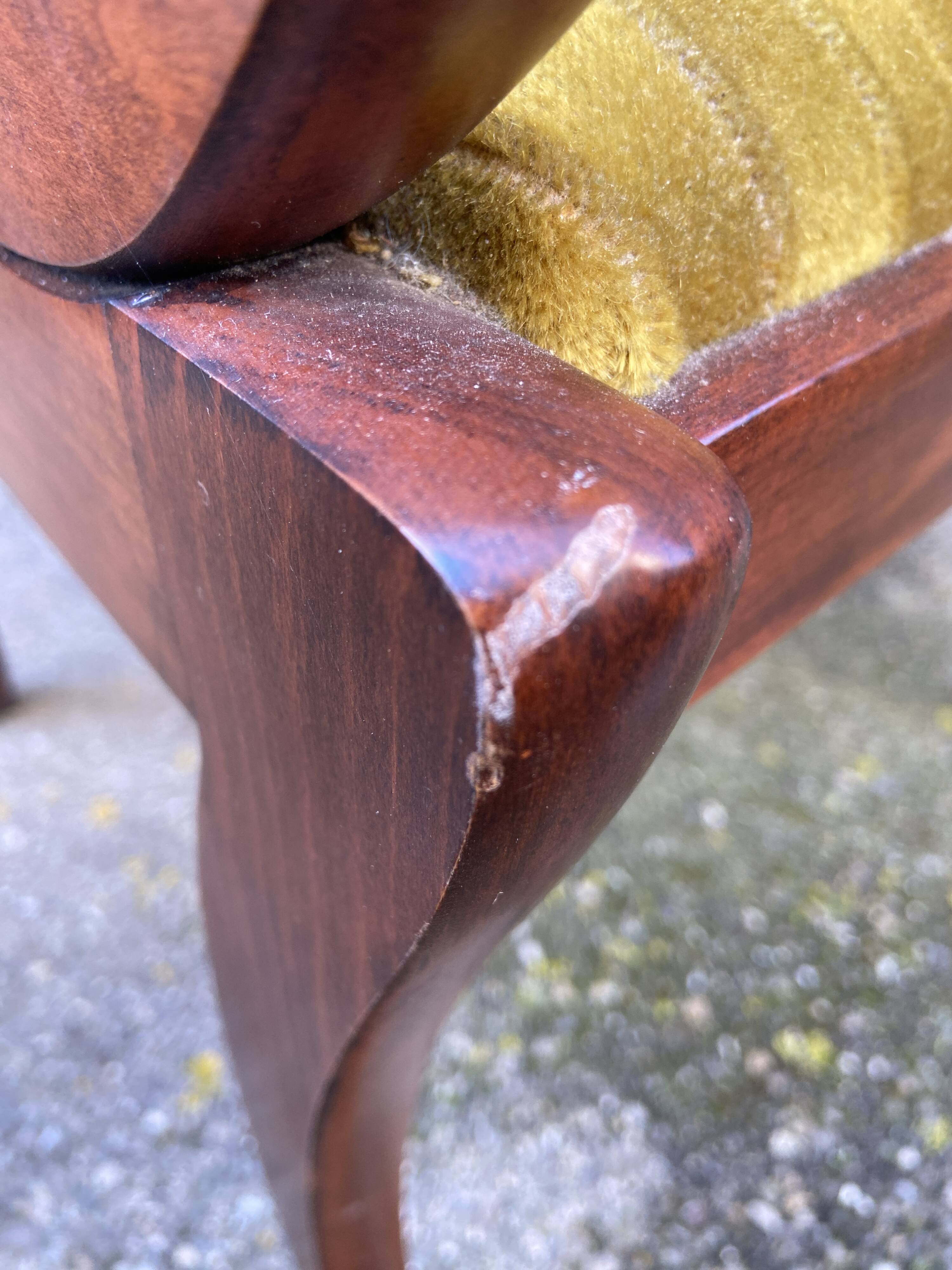 English-style office chair with a cross in mahogany.