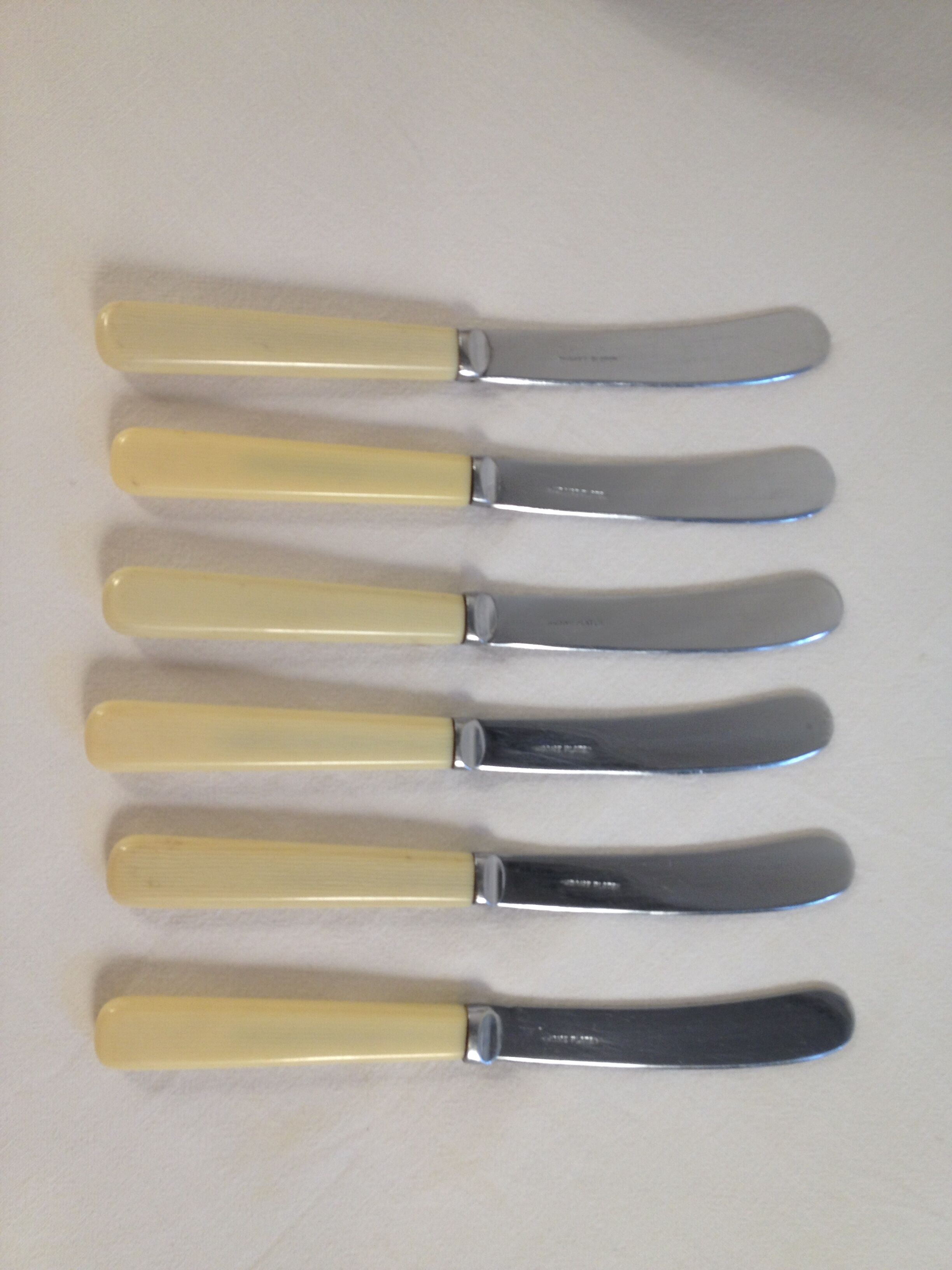 6 English butter knives