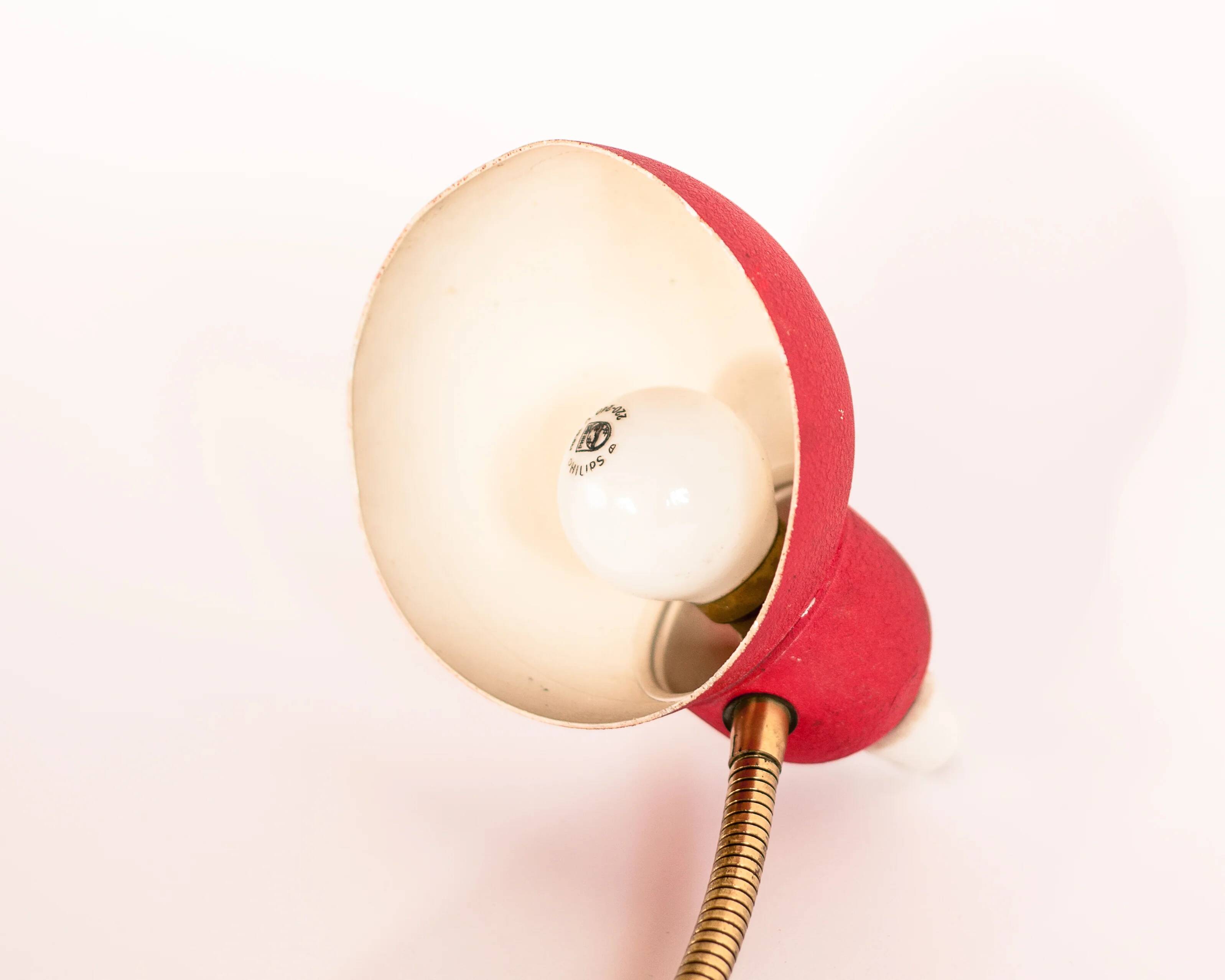 Lampe de bureau industrielle rouge et dorée