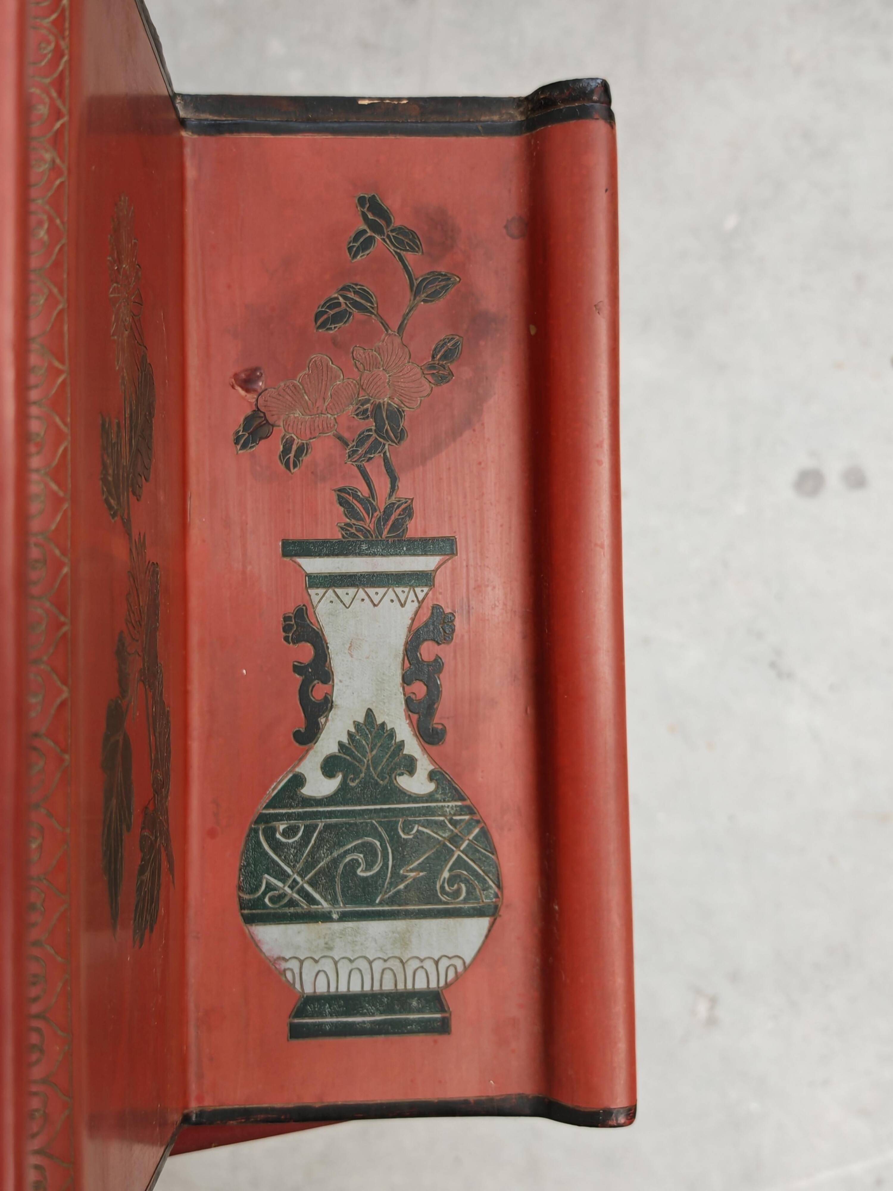 Antique bedside tables in lacquer with hand-painted decorations.