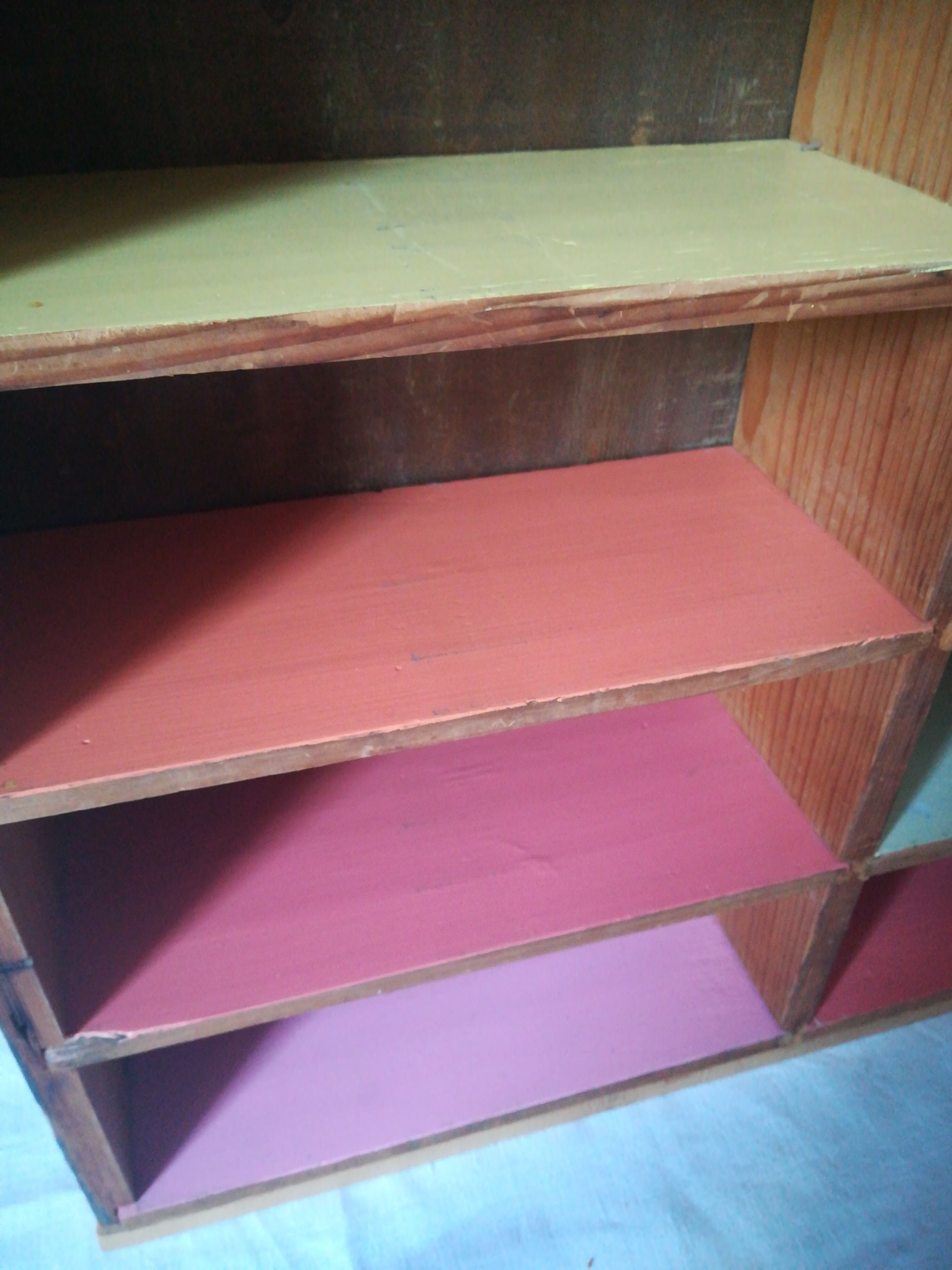 Lockers to hang or lay