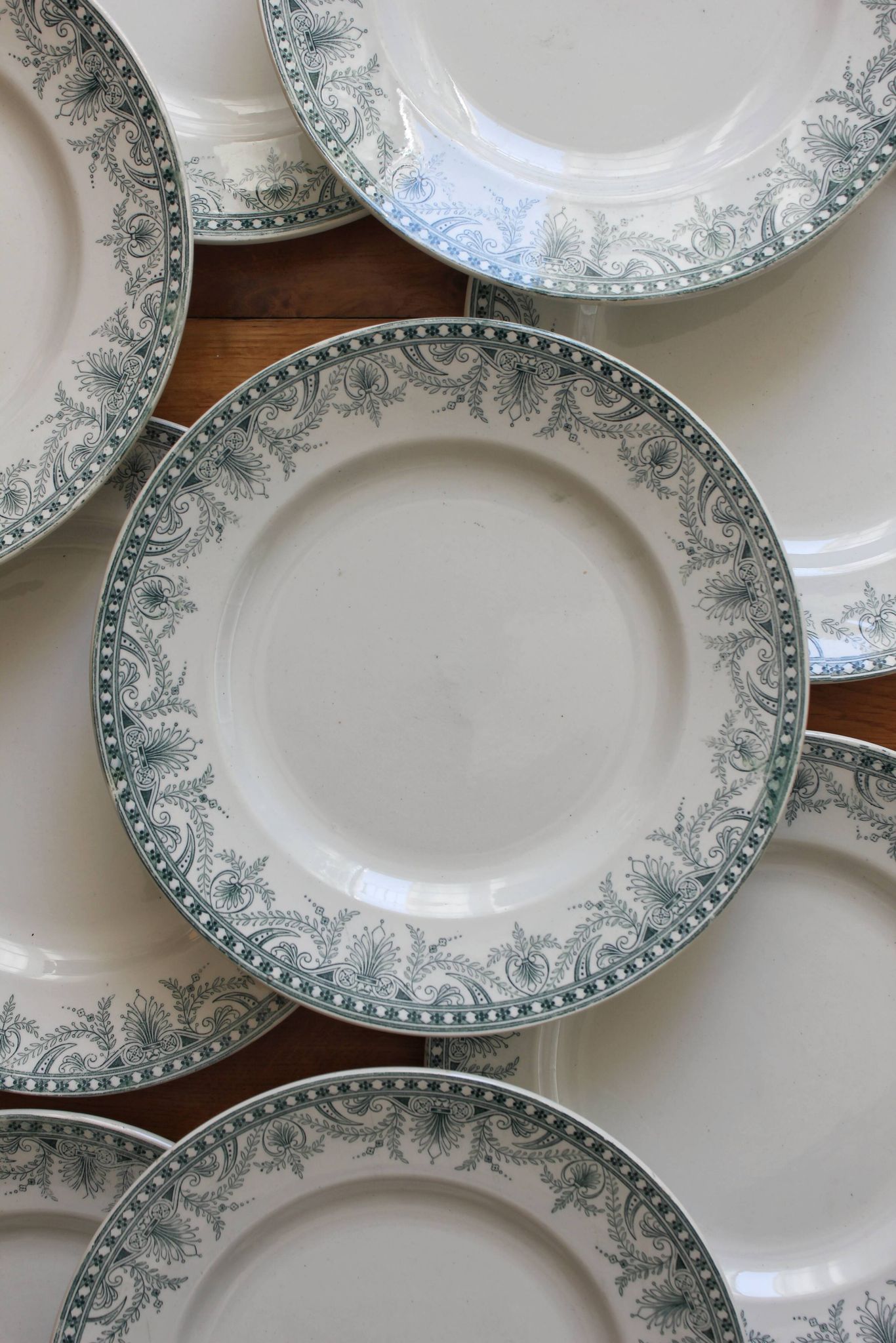 10 flat plates in iron earth "Wilbur" Moulin des Loups and Hamage early twentieth century
