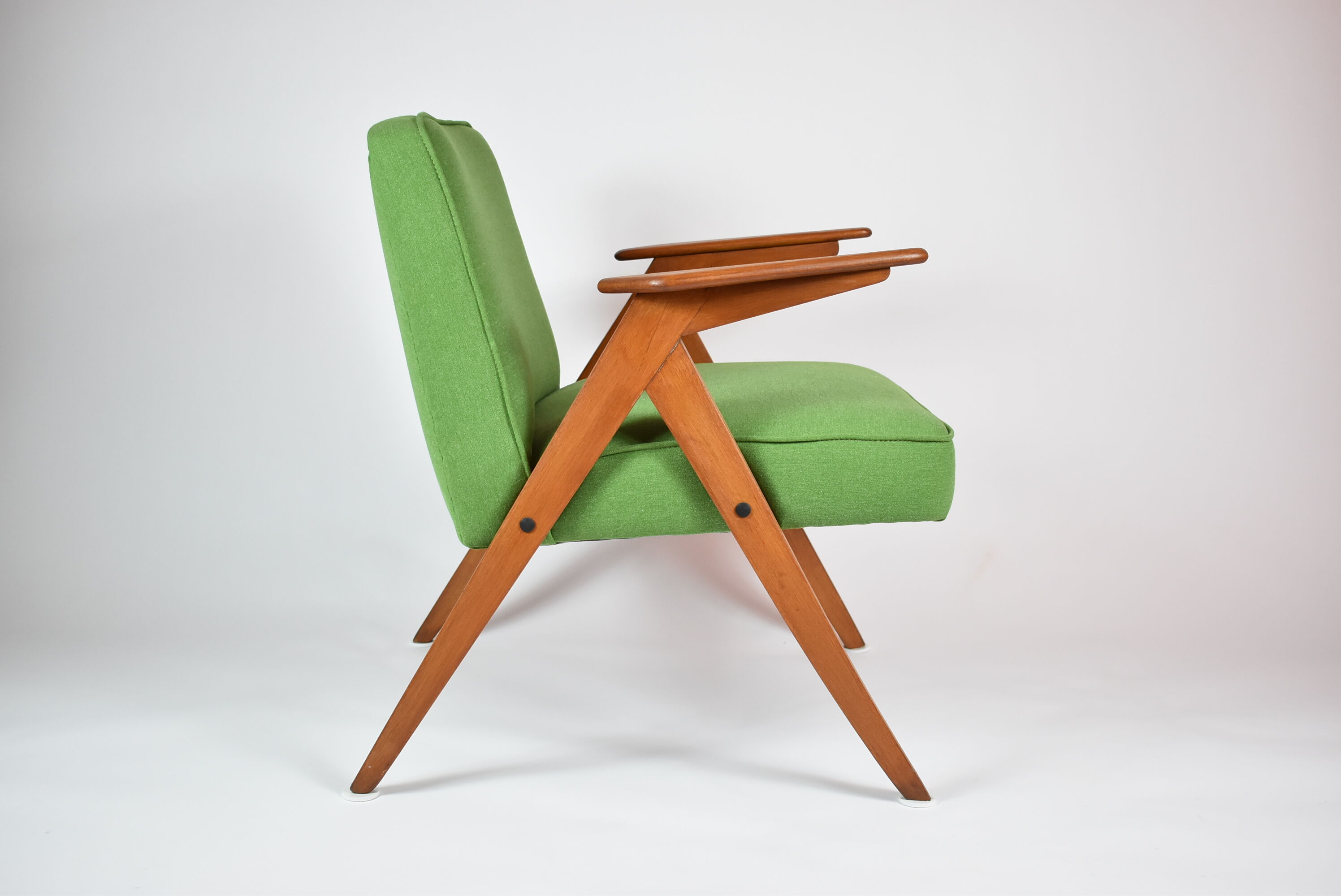 Fauteuil bunny, restauré, tissu vert, années 1960
