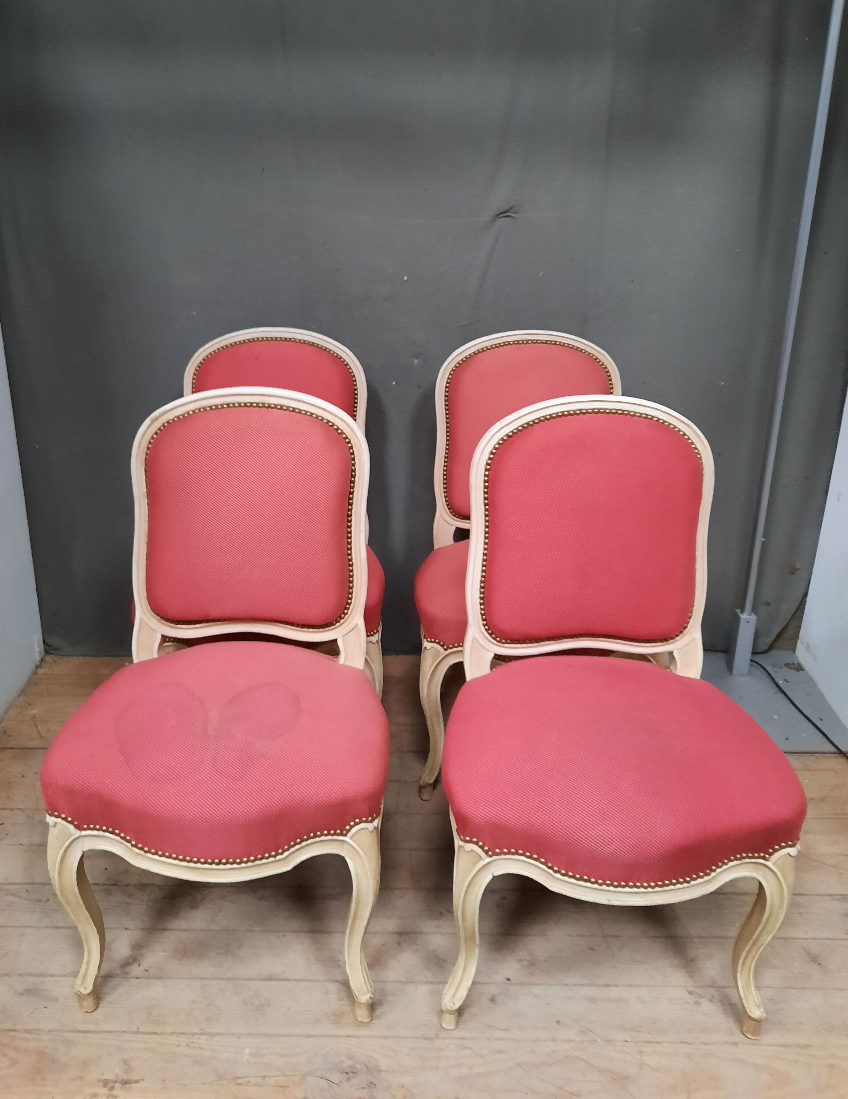 Suite de 4 chaises de style Louis XV