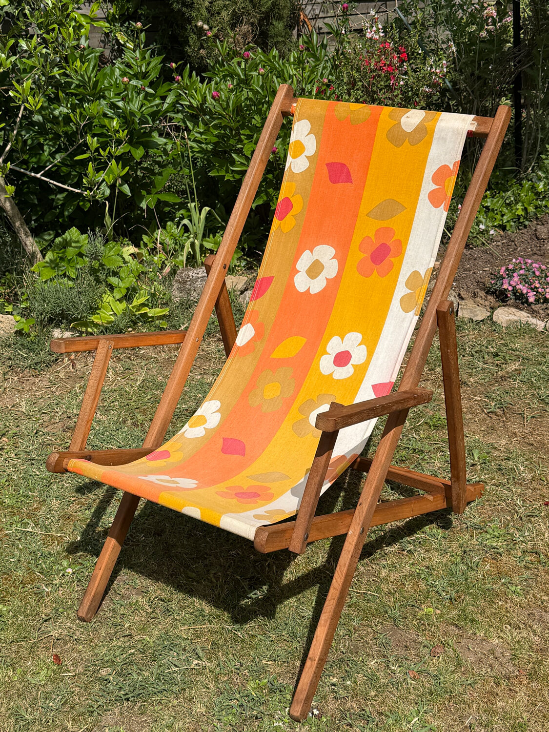 Vintage "Flower Power" Deckchair – 1970s Floral Fabric