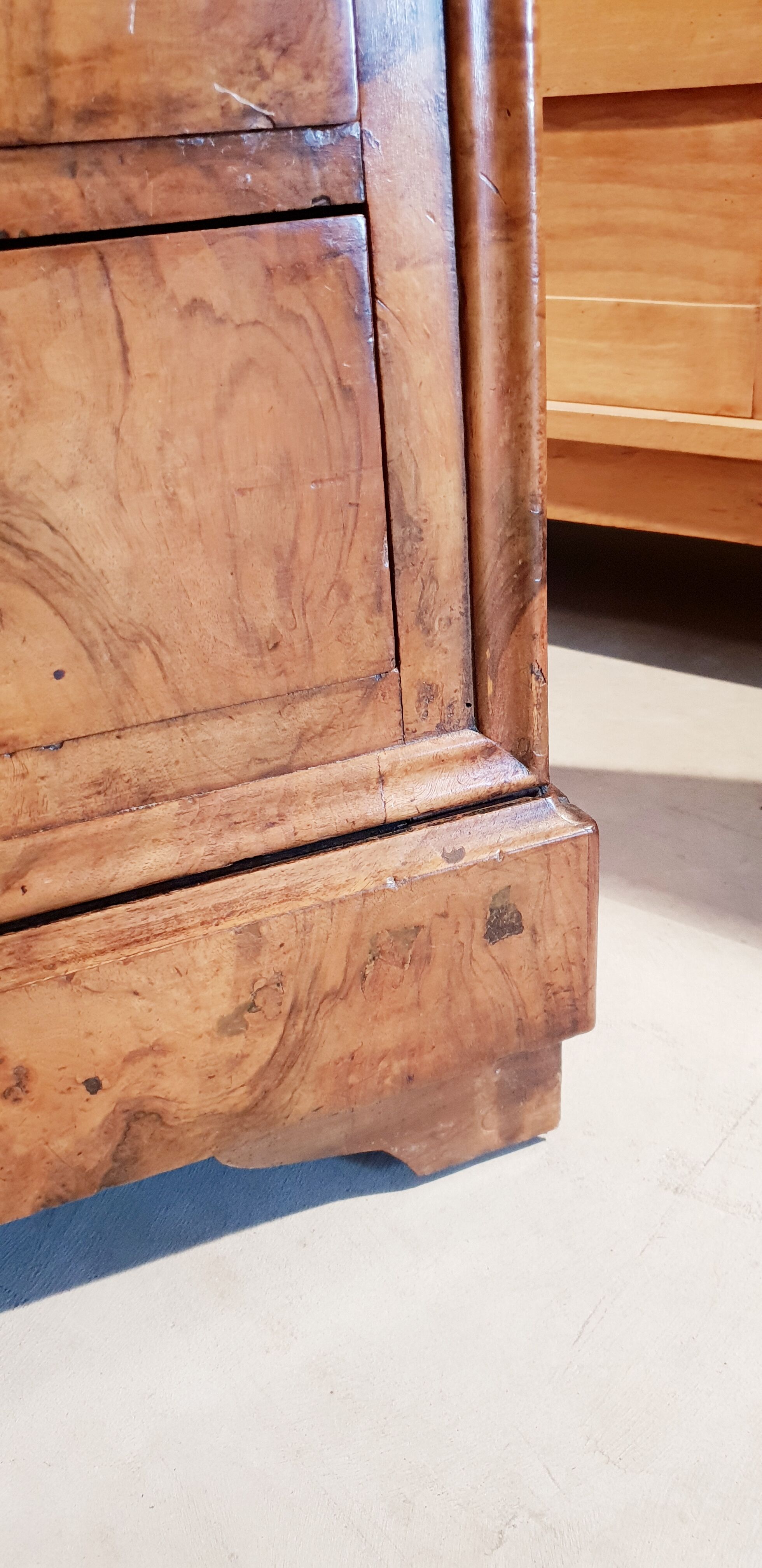 Louis Philippe dresser