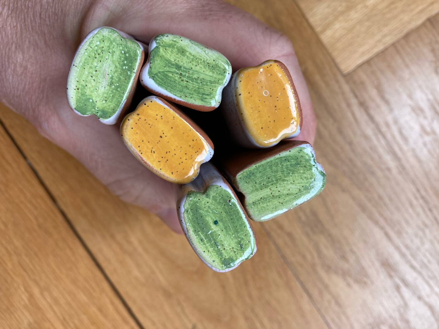 Ceramic knife holder with flower decor