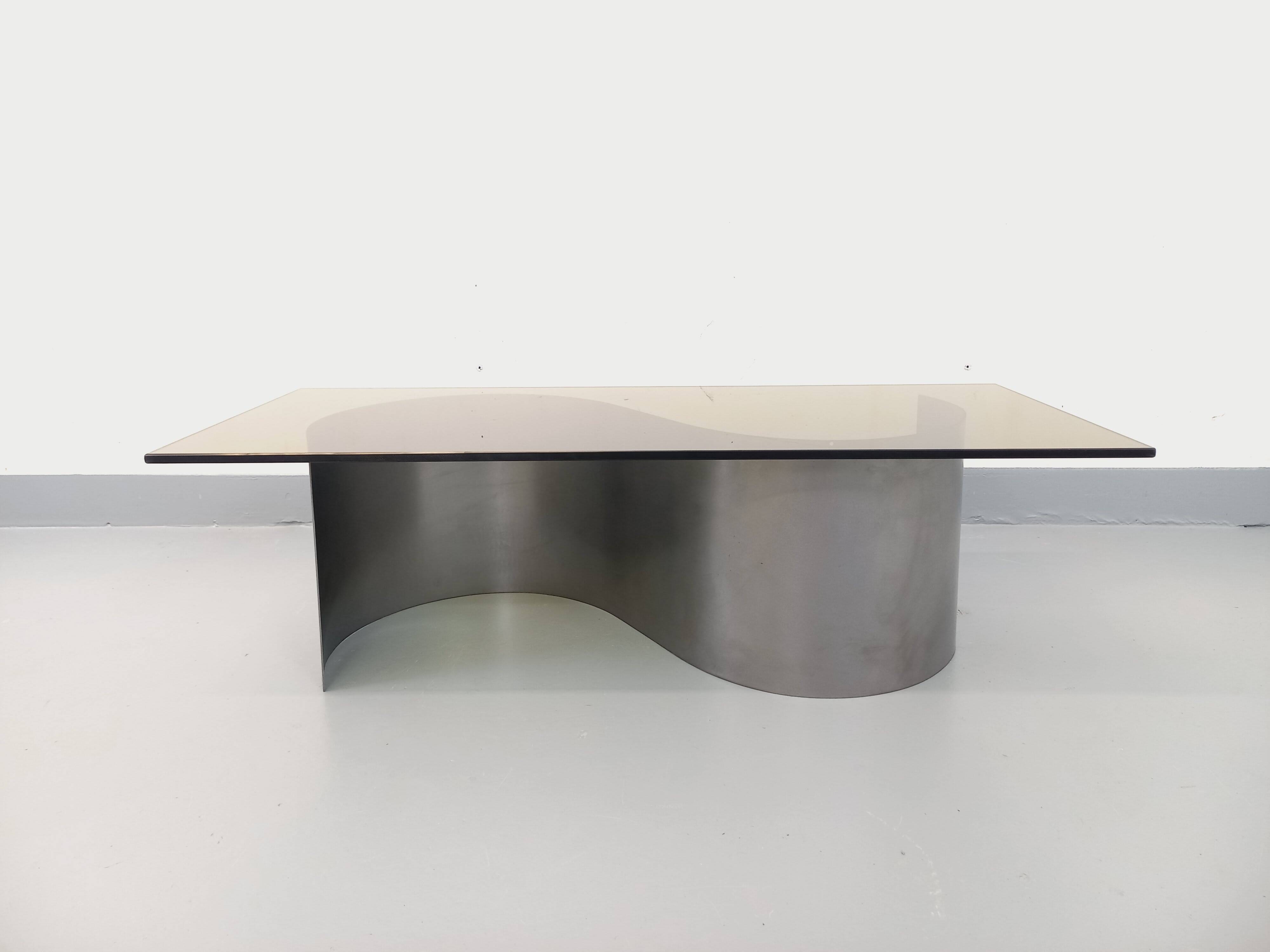 Table basse rectangulaire Space Age vintage en acier et verre fumé