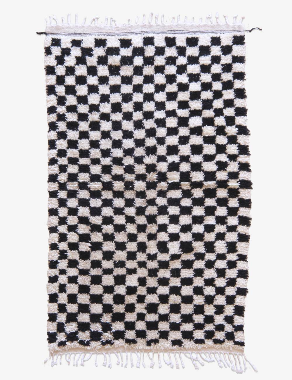 Black and white checkered rug - 193 x 117 cm