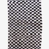 Black and white checkered rug - 193 x 117 cm