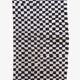Tapis à damiers noirs et blancs